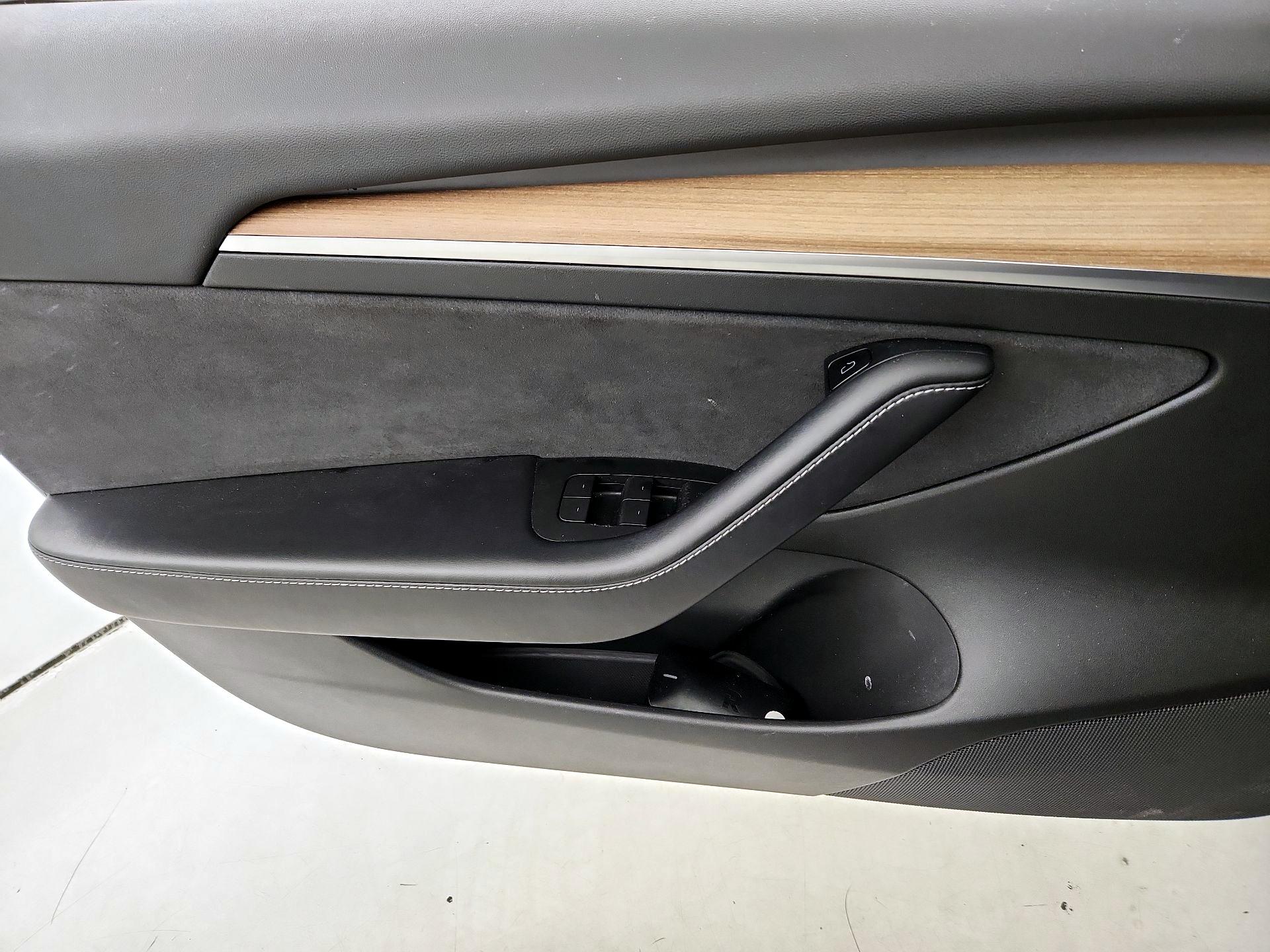 Thumbnail: 2021 Tesla Model 3 - 12