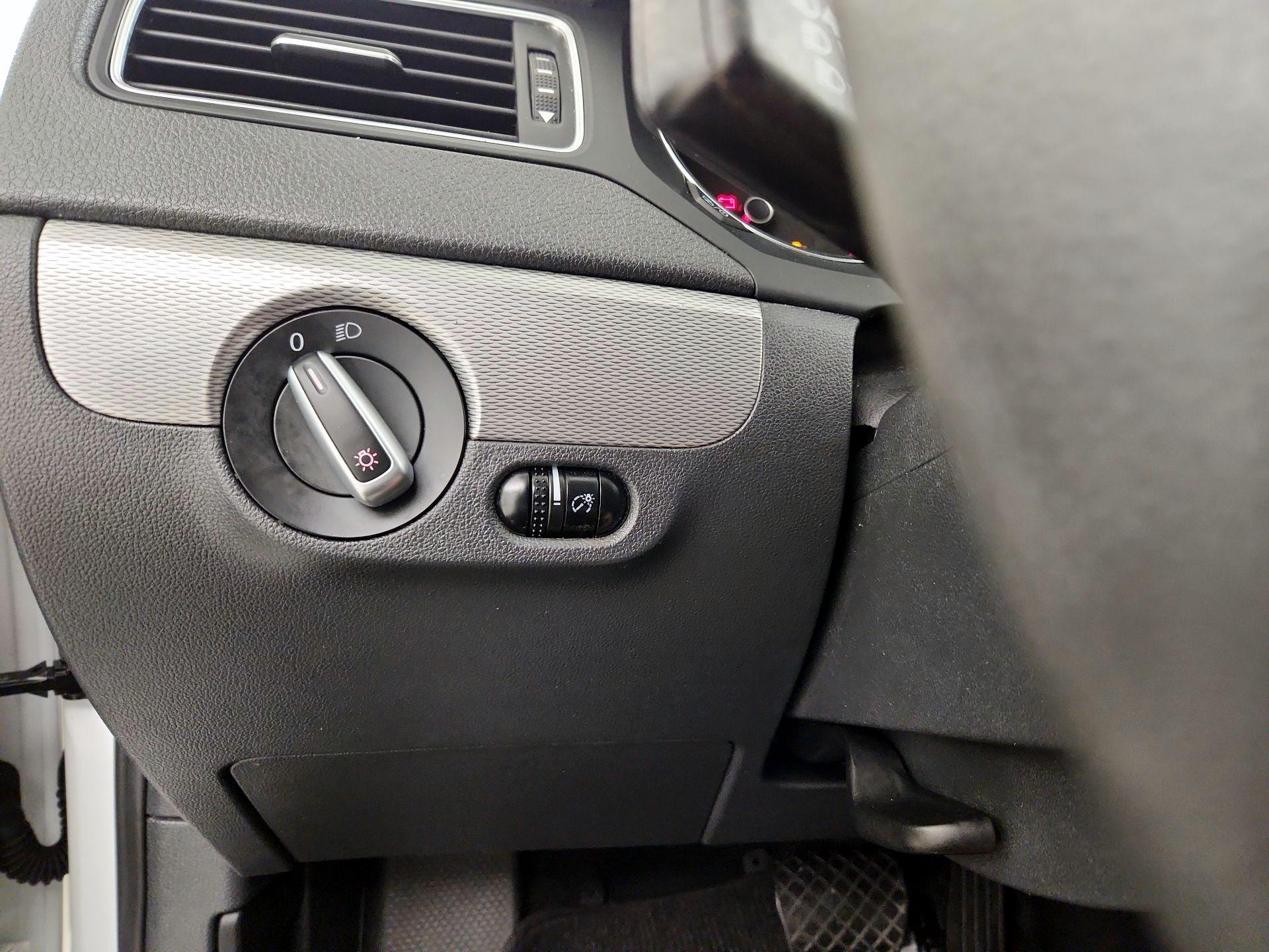 Thumbnail: 2015 Volkswagen Jetta - 13