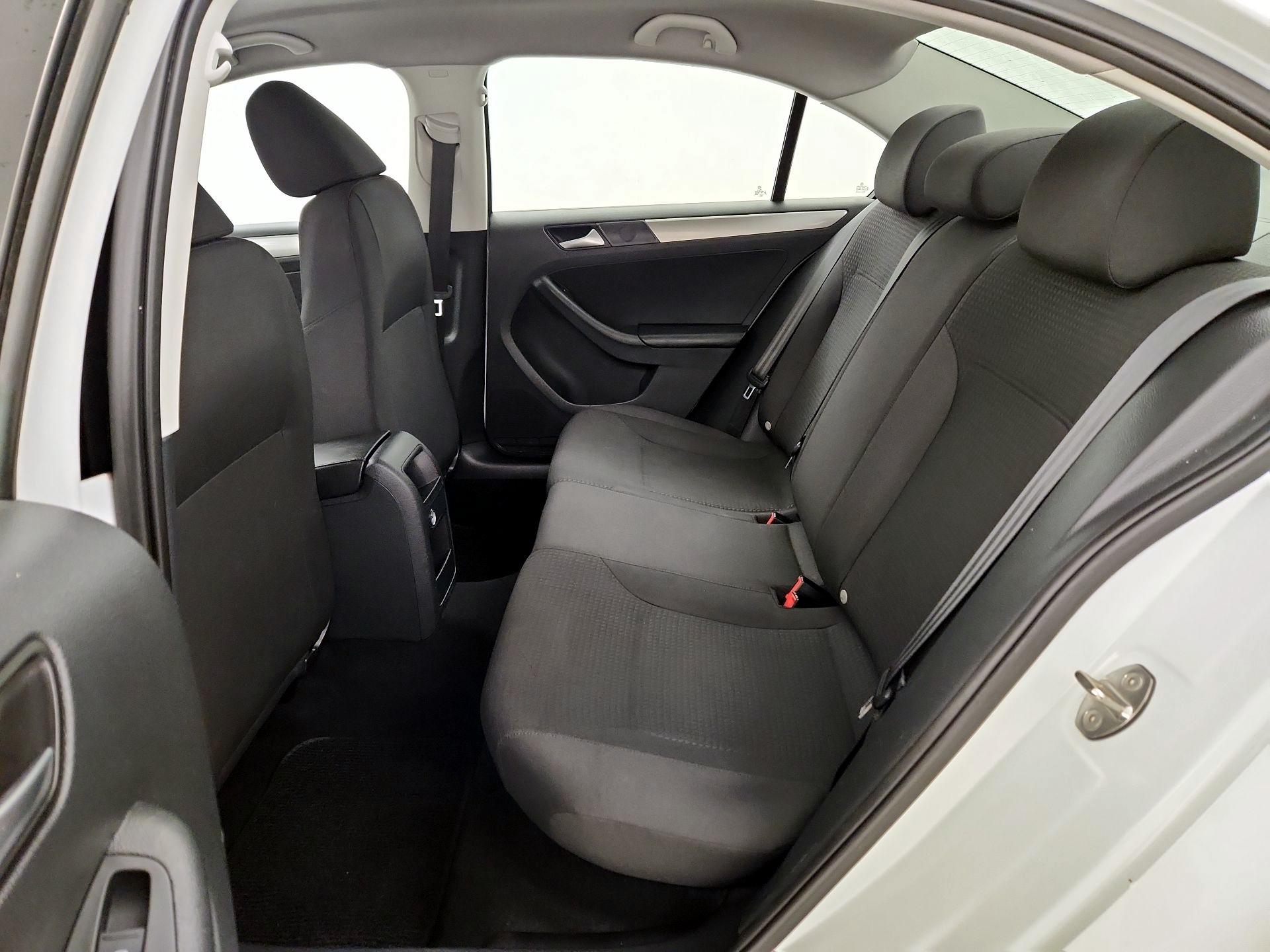 Thumbnail: 2015 Volkswagen Jetta - 17