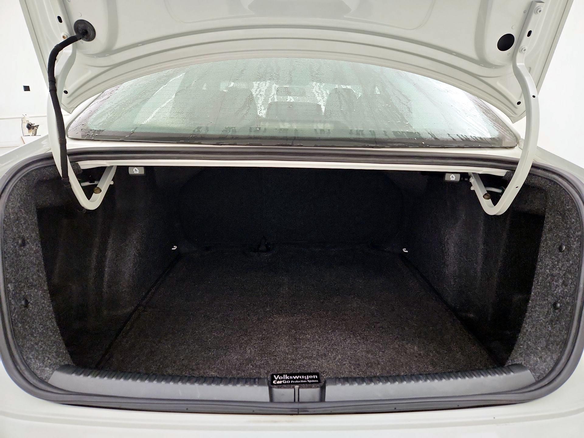 Thumbnail: 2015 Volkswagen Jetta - 18