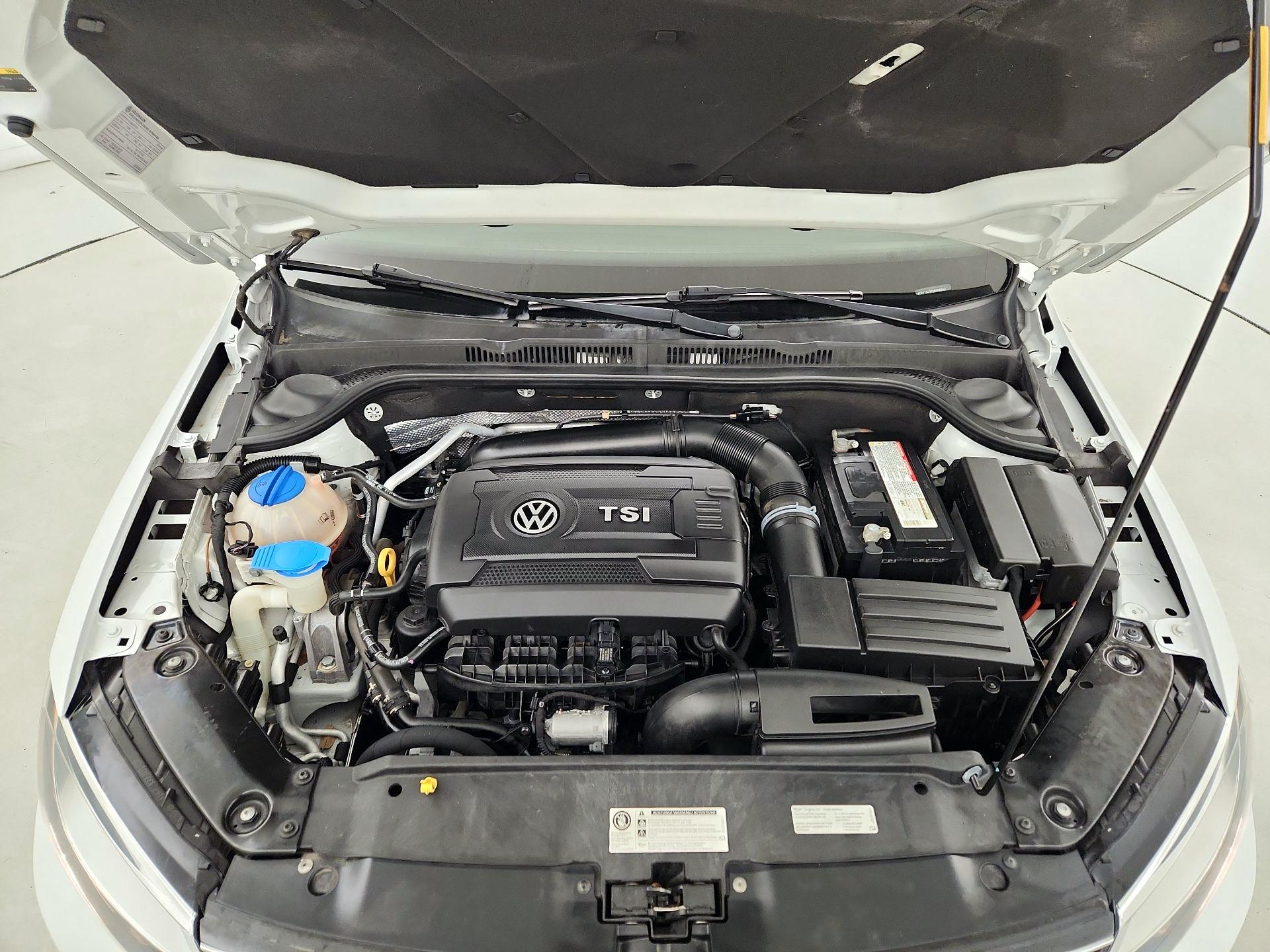 Thumbnail: 2015 Volkswagen Jetta - 19