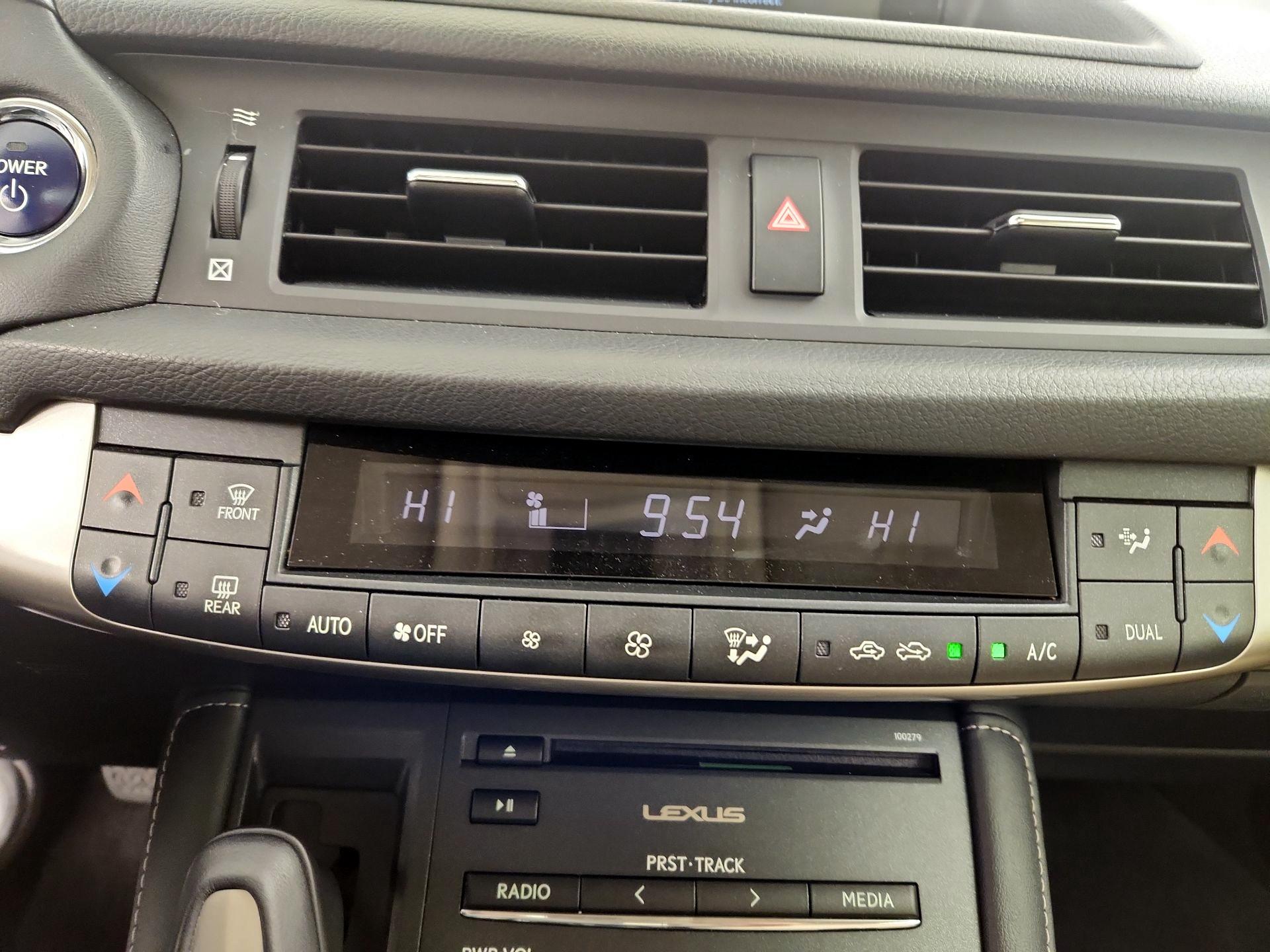 Thumbnail: 2014 Lexus CT - 16