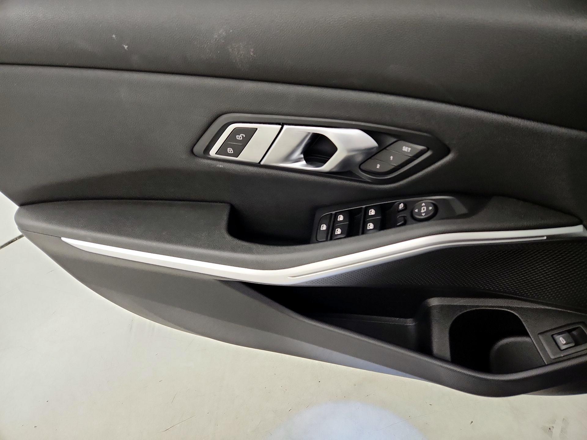 Thumbnail: 2021 BMW 3 Series - 12