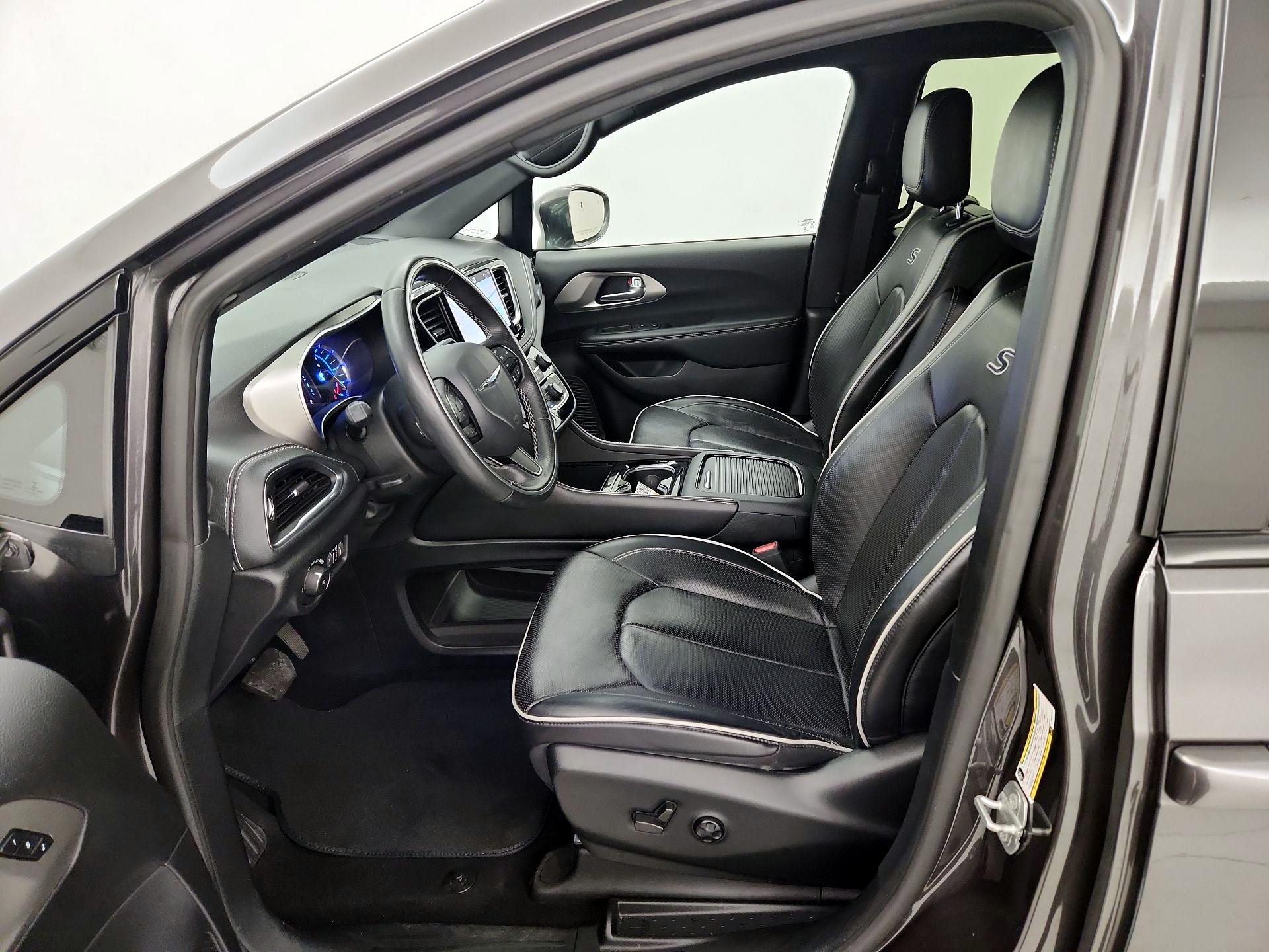 Thumbnail: 2021 Chrysler Pacifica - 11