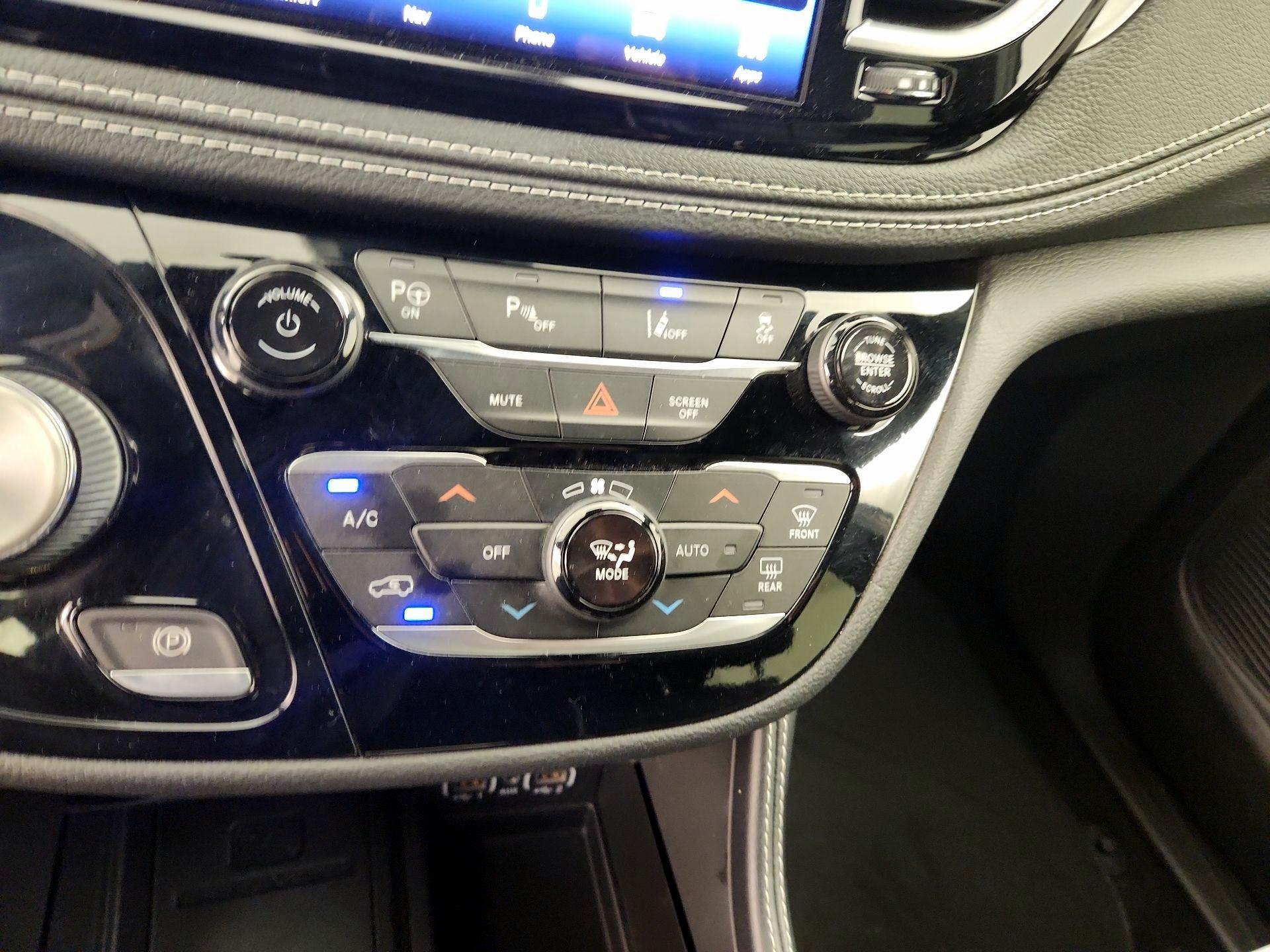 Thumbnail: 2021 Chrysler Pacifica - 17