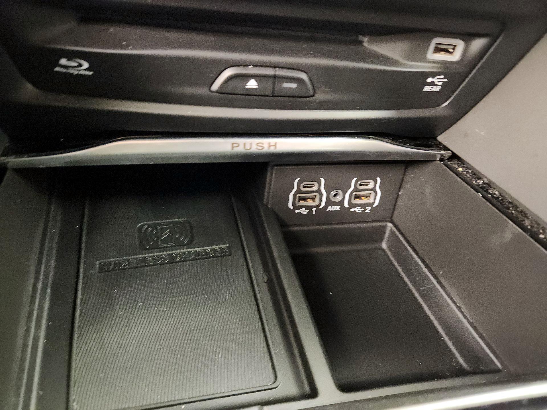 Thumbnail: 2021 Chrysler Pacifica - 19