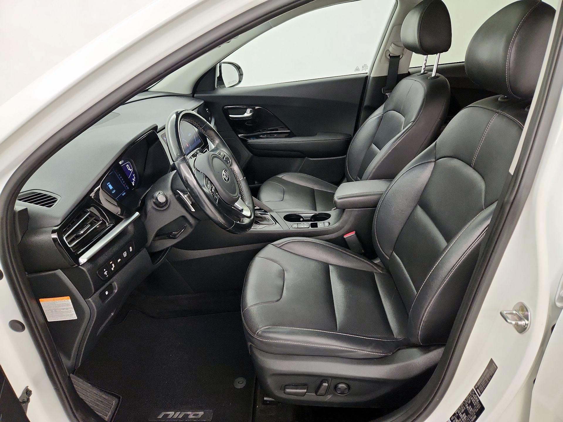 Thumbnail: 2020 Kia Niro - 11
