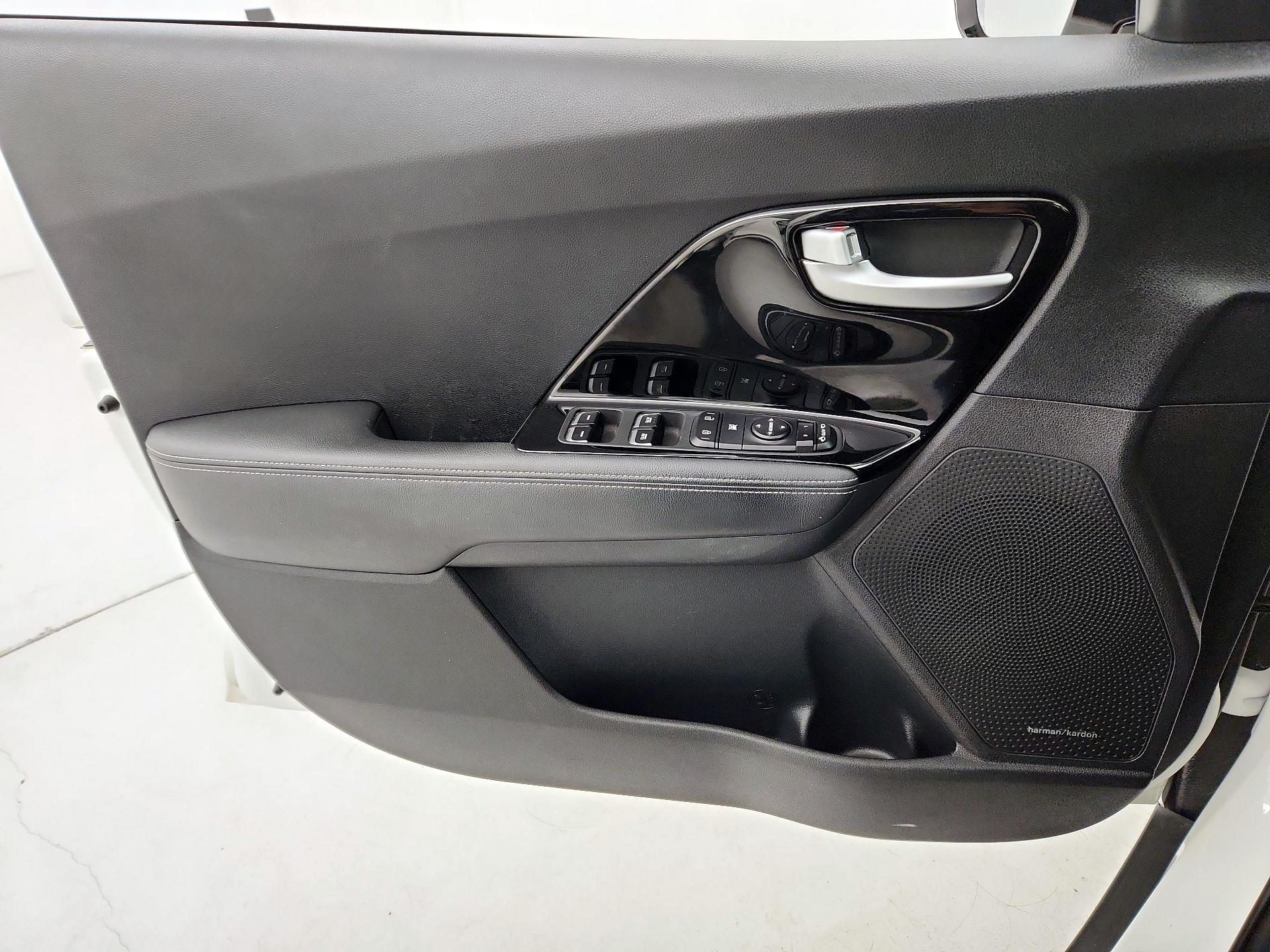 Thumbnail: 2020 Kia Niro - 12