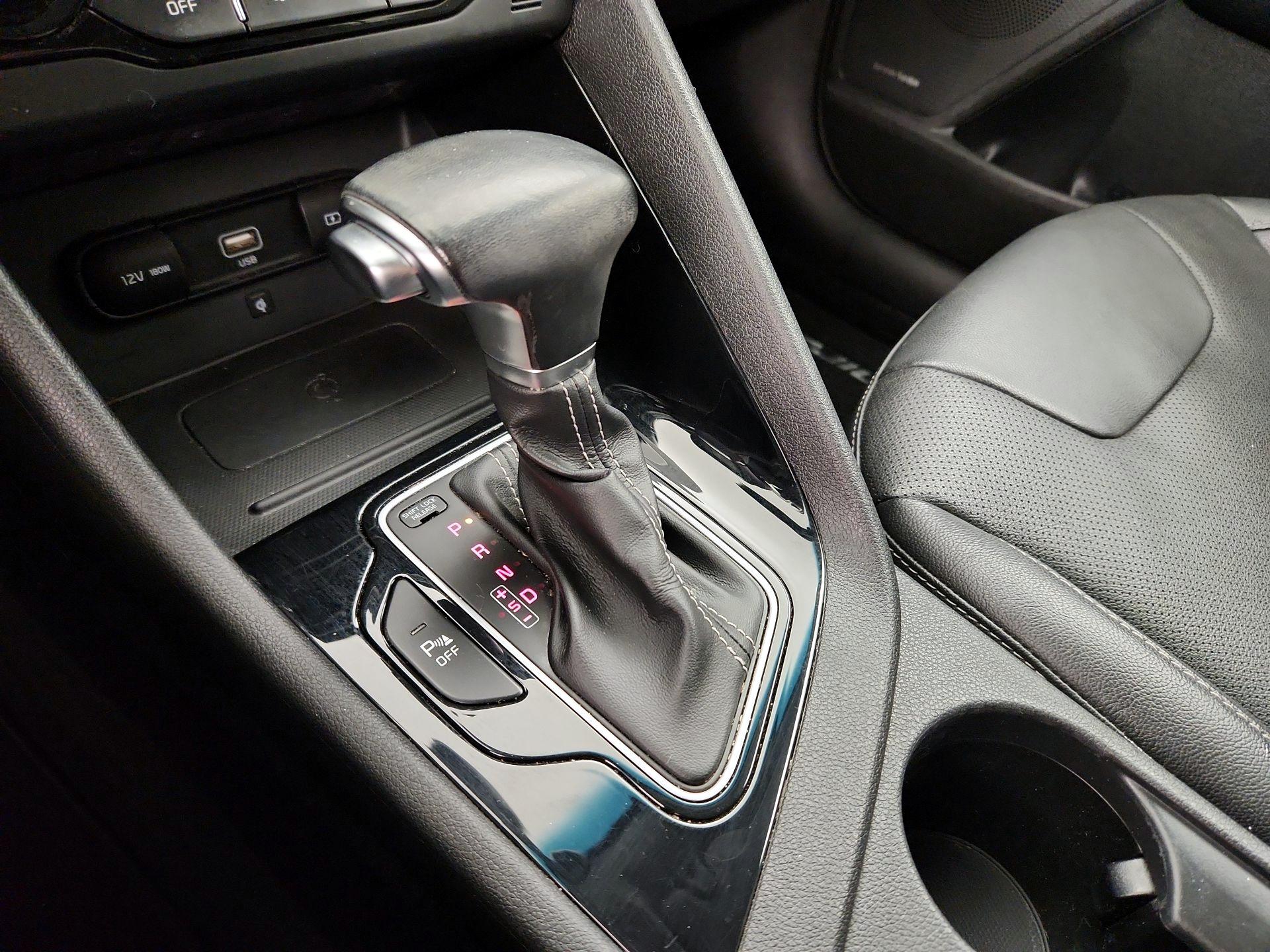 Thumbnail: 2020 Kia Niro - 18