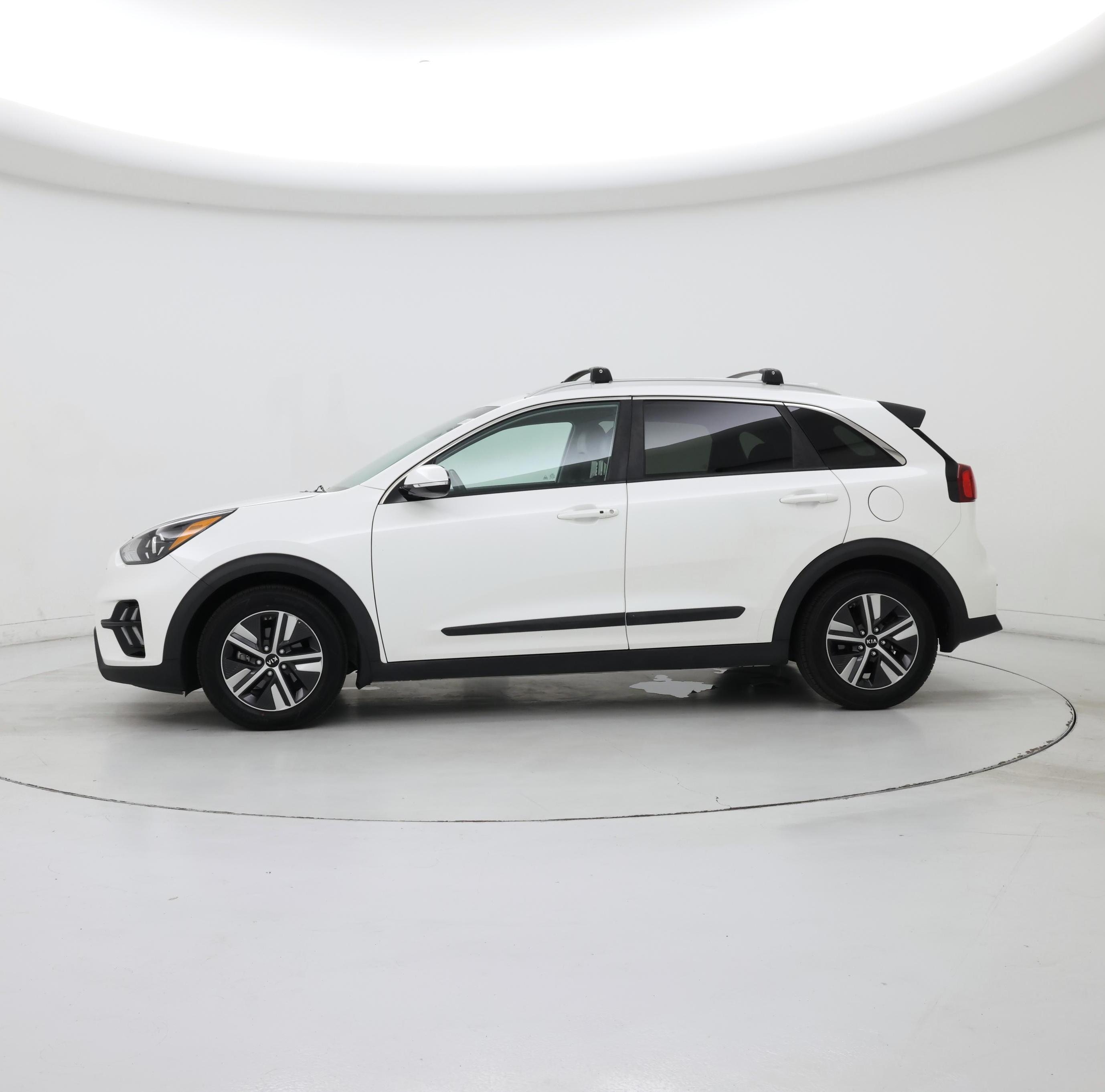 Thumbnail: 2020 Kia Niro - 3