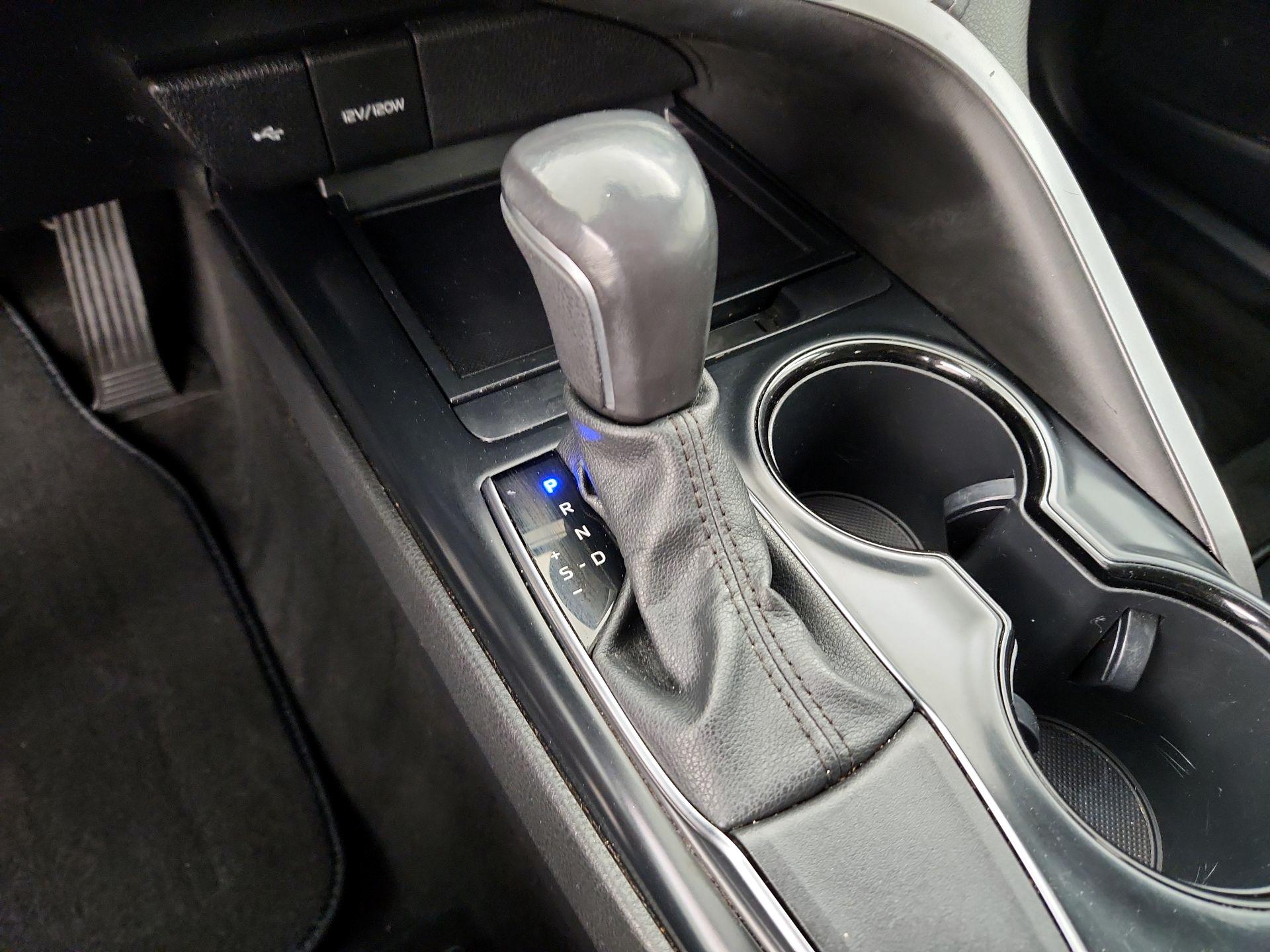 Thumbnail: 2020 Toyota Camry - 17