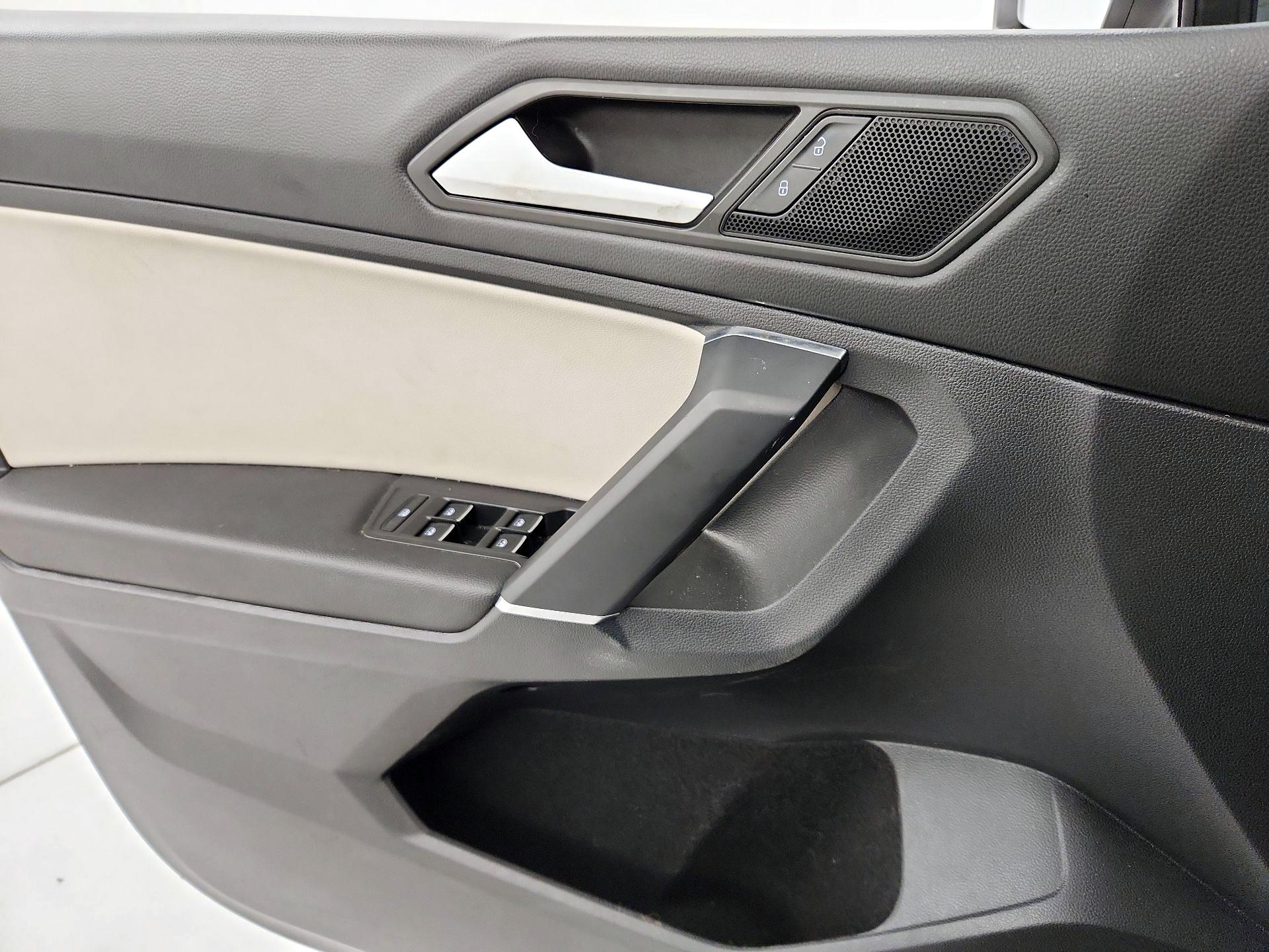 Thumbnail: 2020 Volkswagen Tiguan - 12
