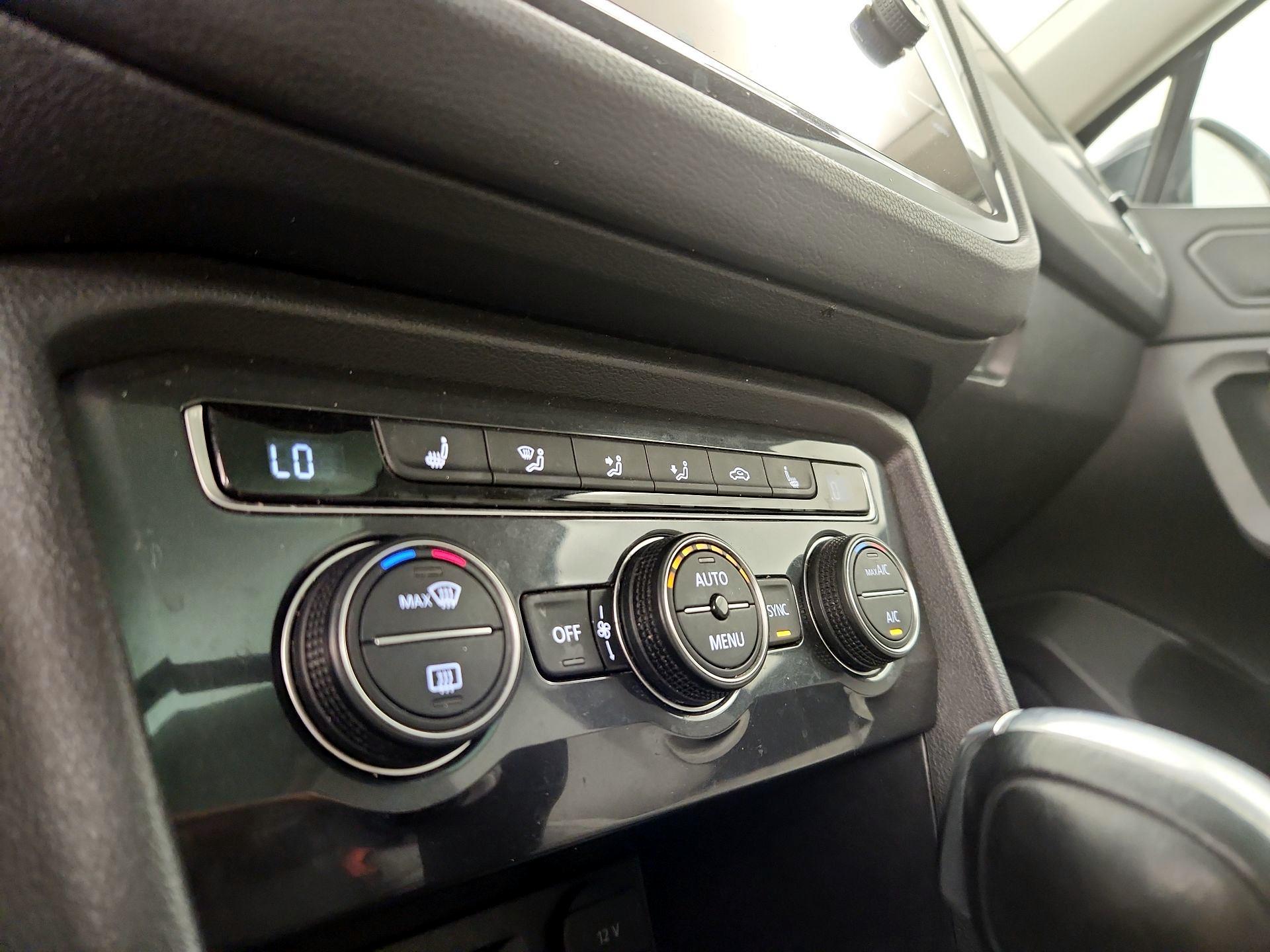 Thumbnail: 2020 Volkswagen Tiguan - 16