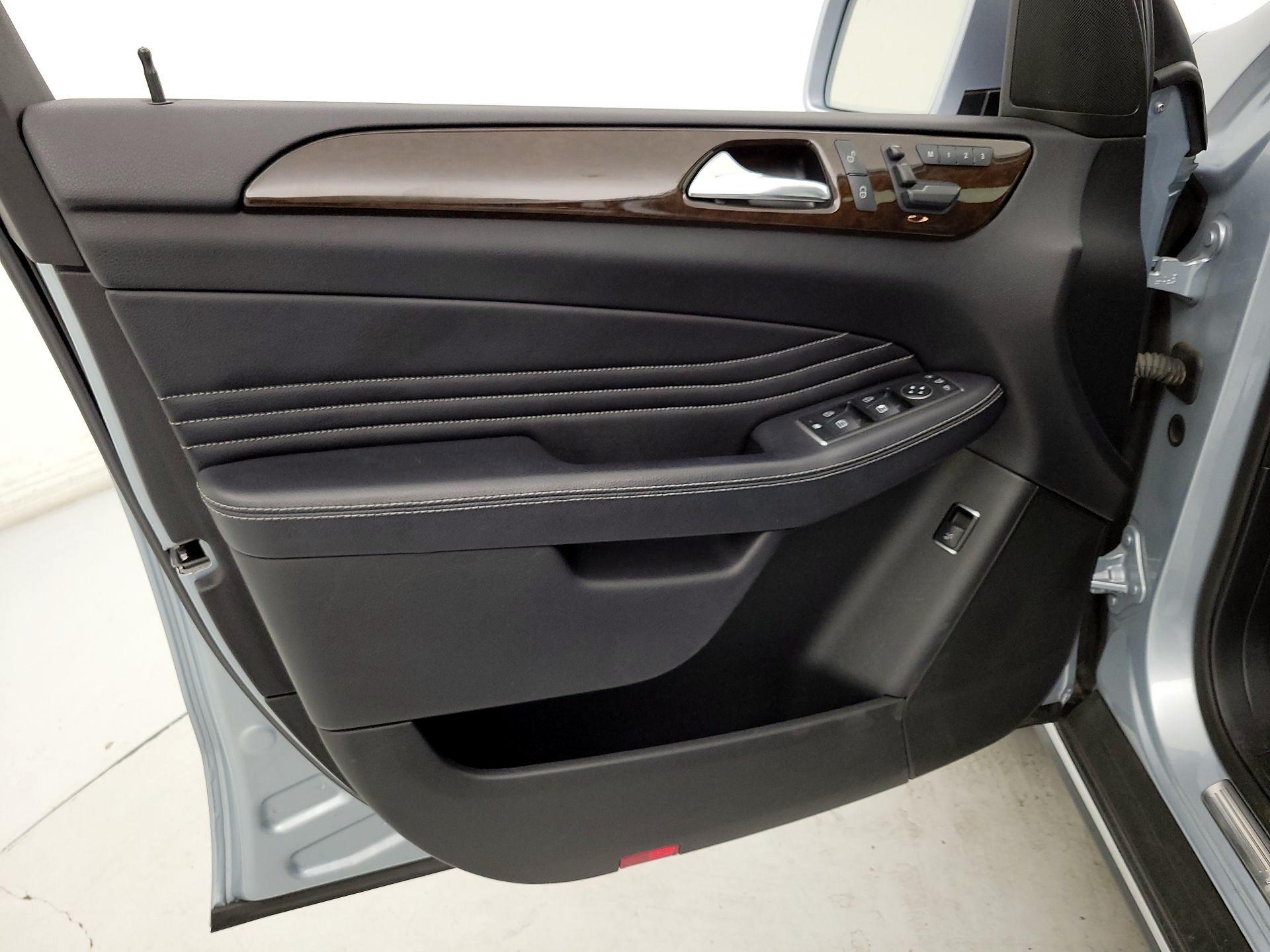 Thumbnail: 2015 Mercedes-Benz M-Class - 12