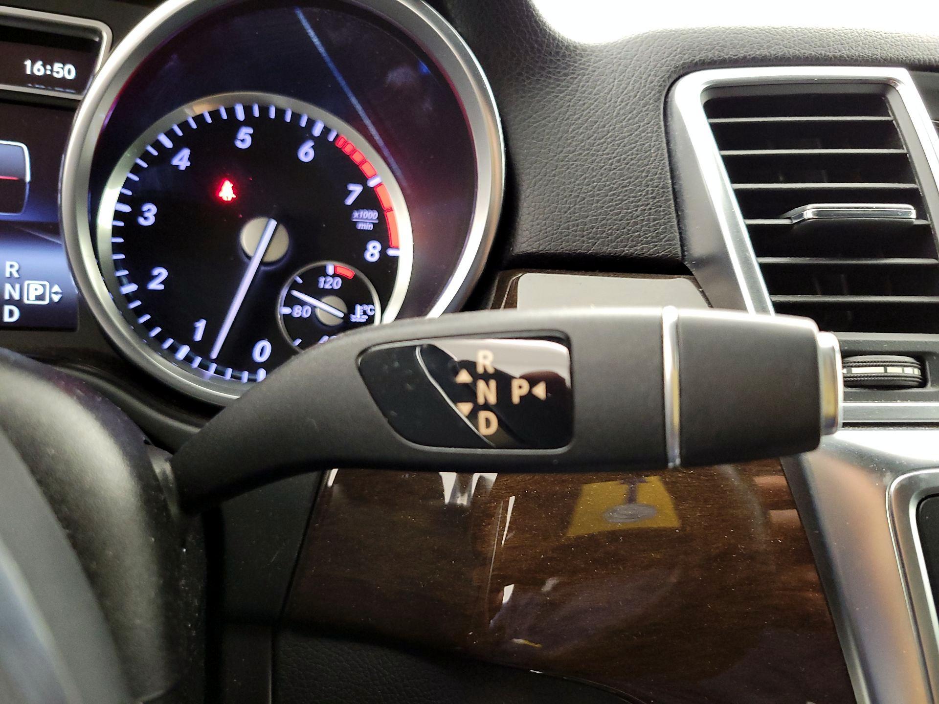 Thumbnail: 2015 Mercedes-Benz M-Class - 18