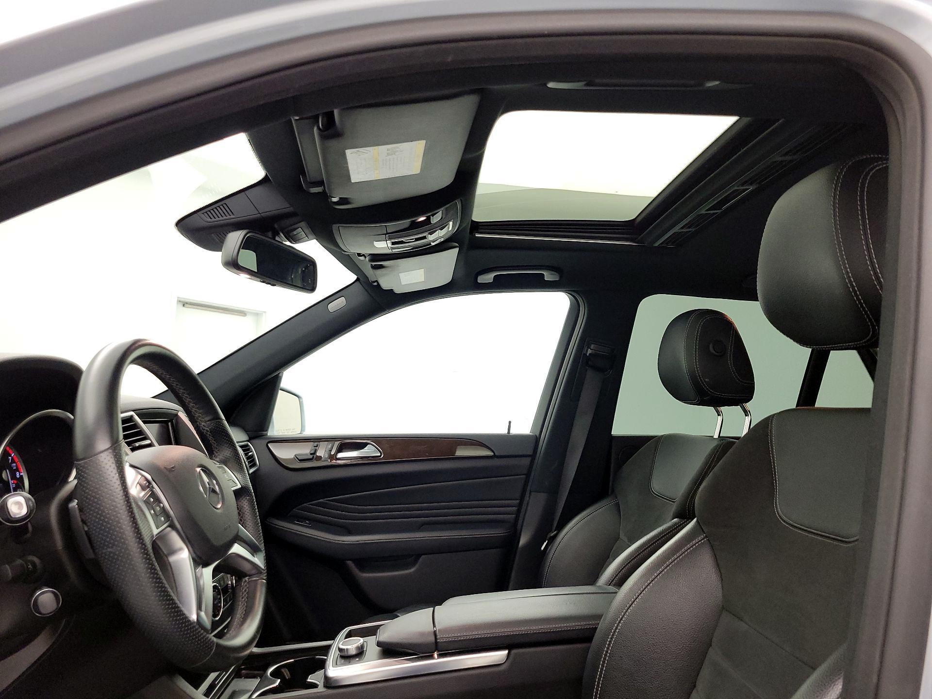 Thumbnail: 2015 Mercedes-Benz M-Class - 20
