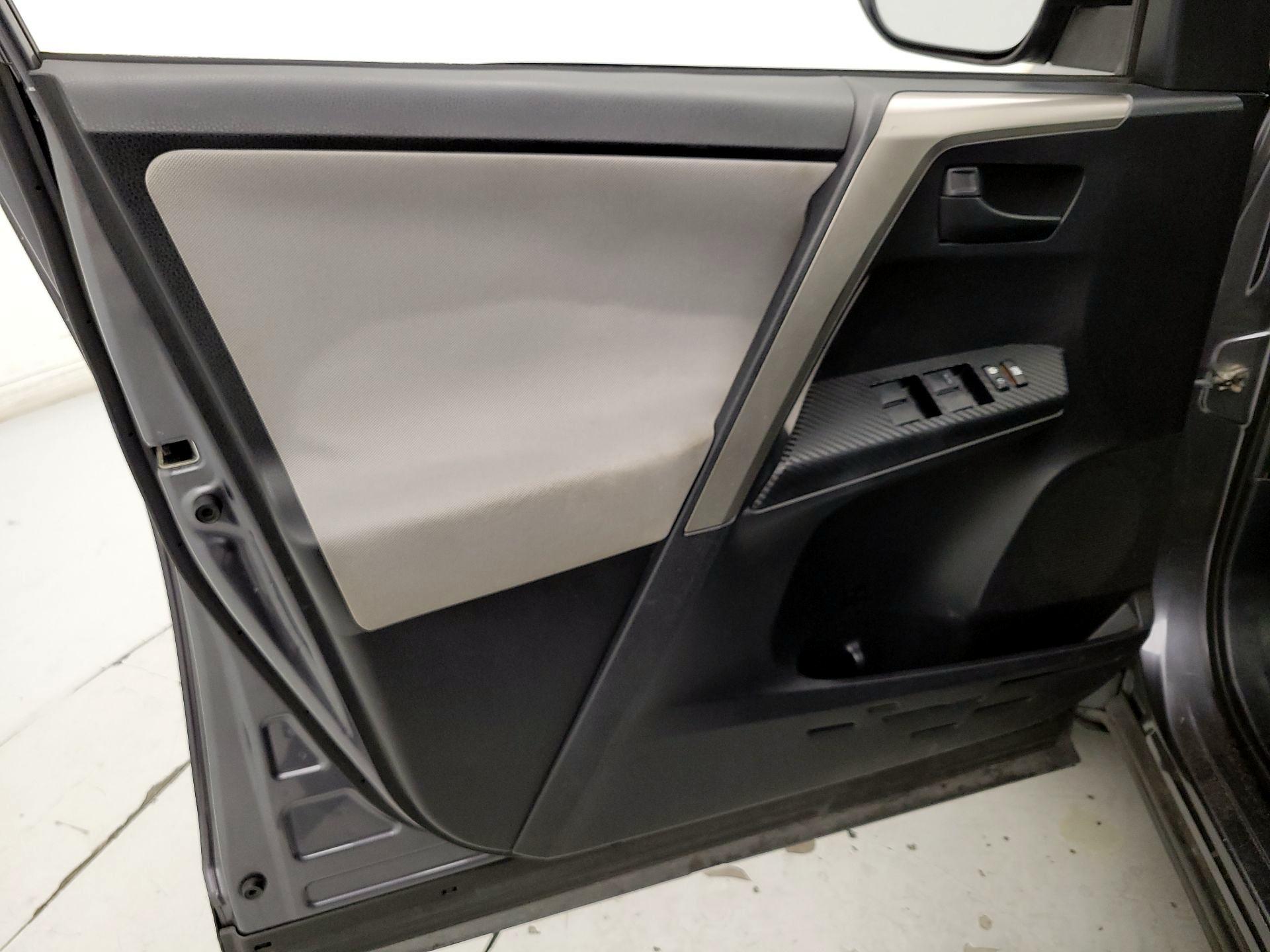 Thumbnail: 2014 Toyota RAV4 - 12