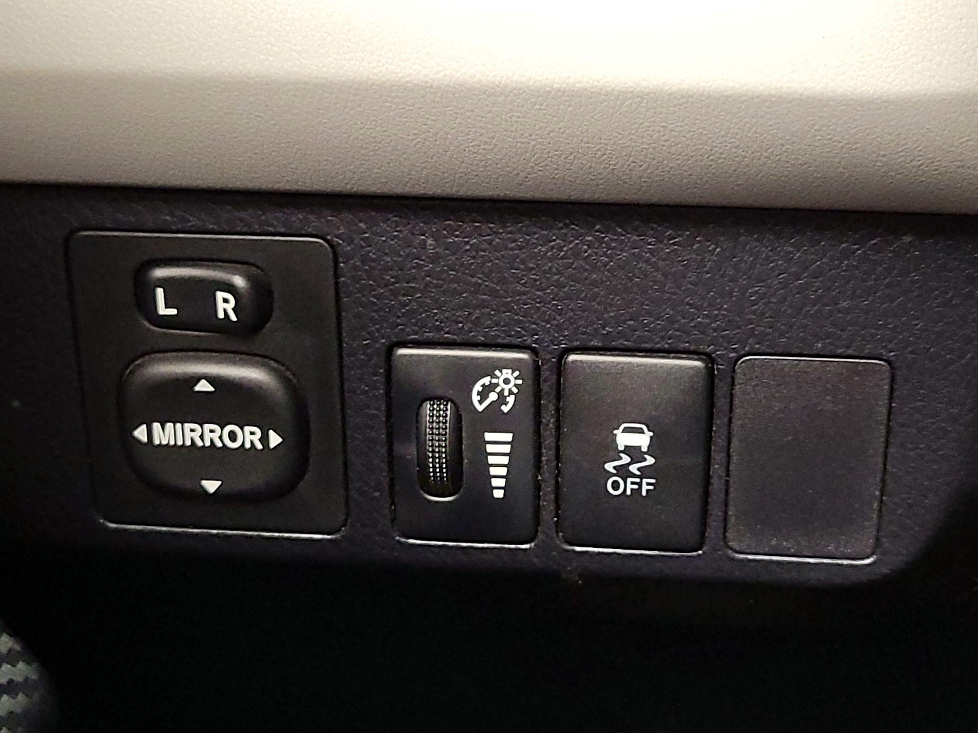 Thumbnail: 2014 Toyota RAV4 - 13