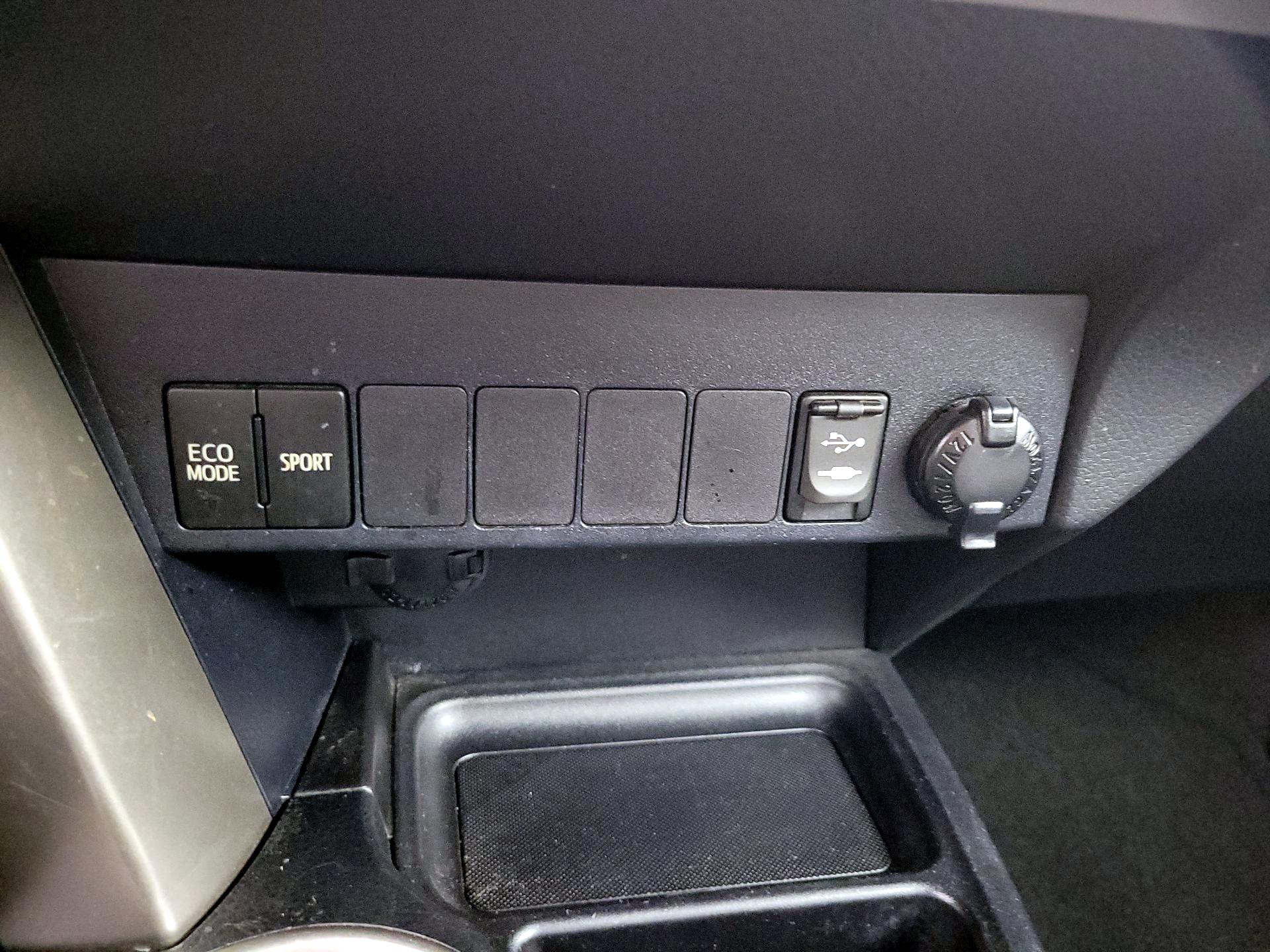 Thumbnail: 2014 Toyota RAV4 - 18