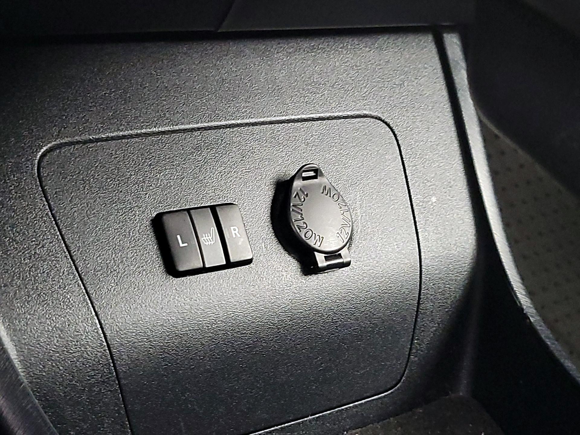 Thumbnail: 2014 Toyota Prius - 18