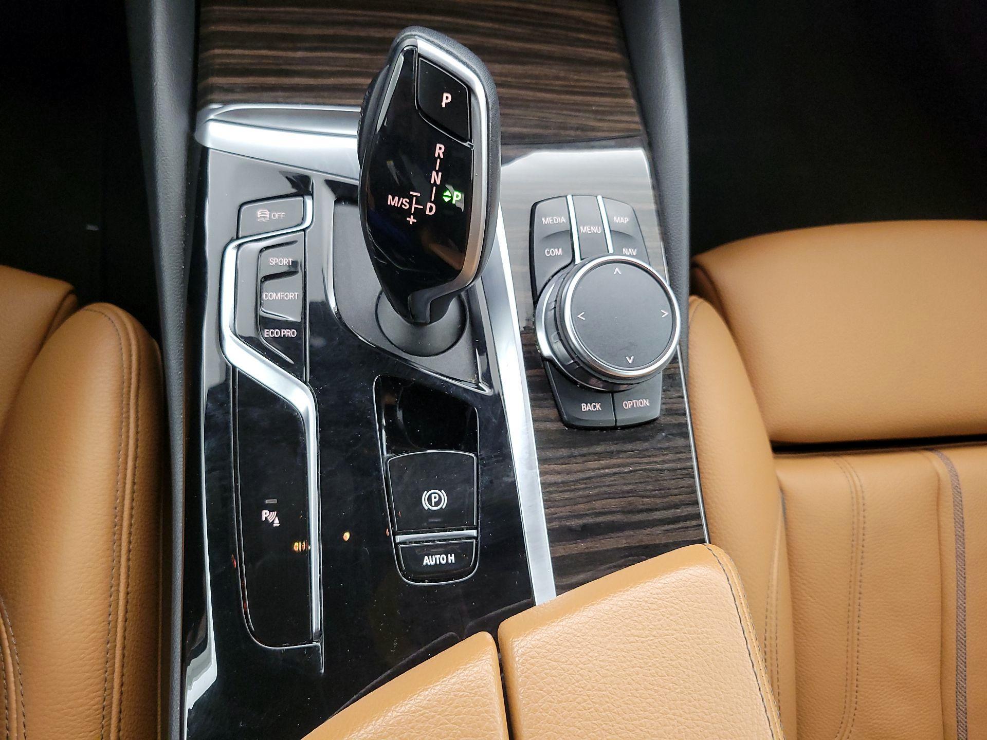 Thumbnail: 2022 BMW 5 Series - 18