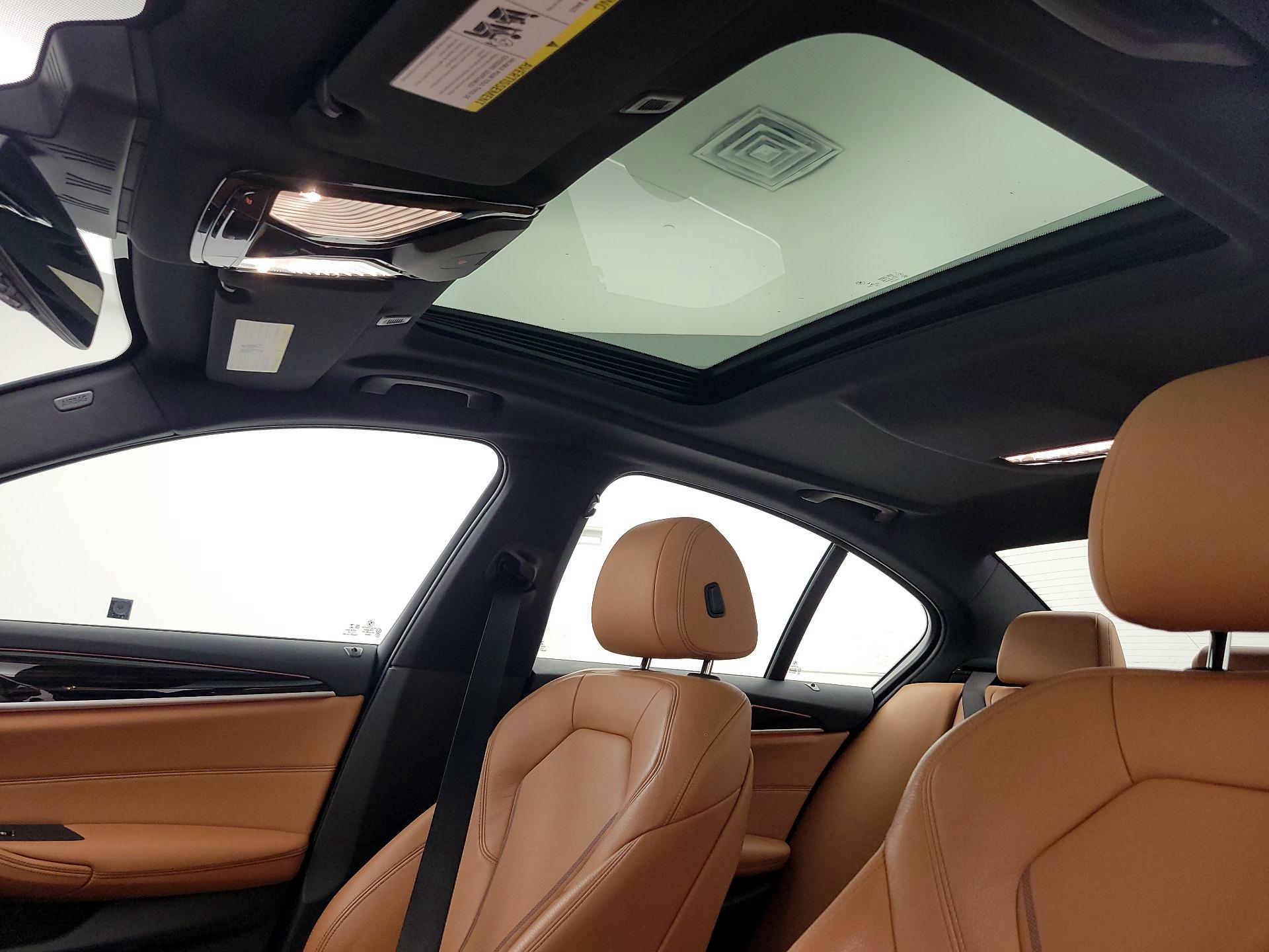 Thumbnail: 2022 BMW 5 Series - 20