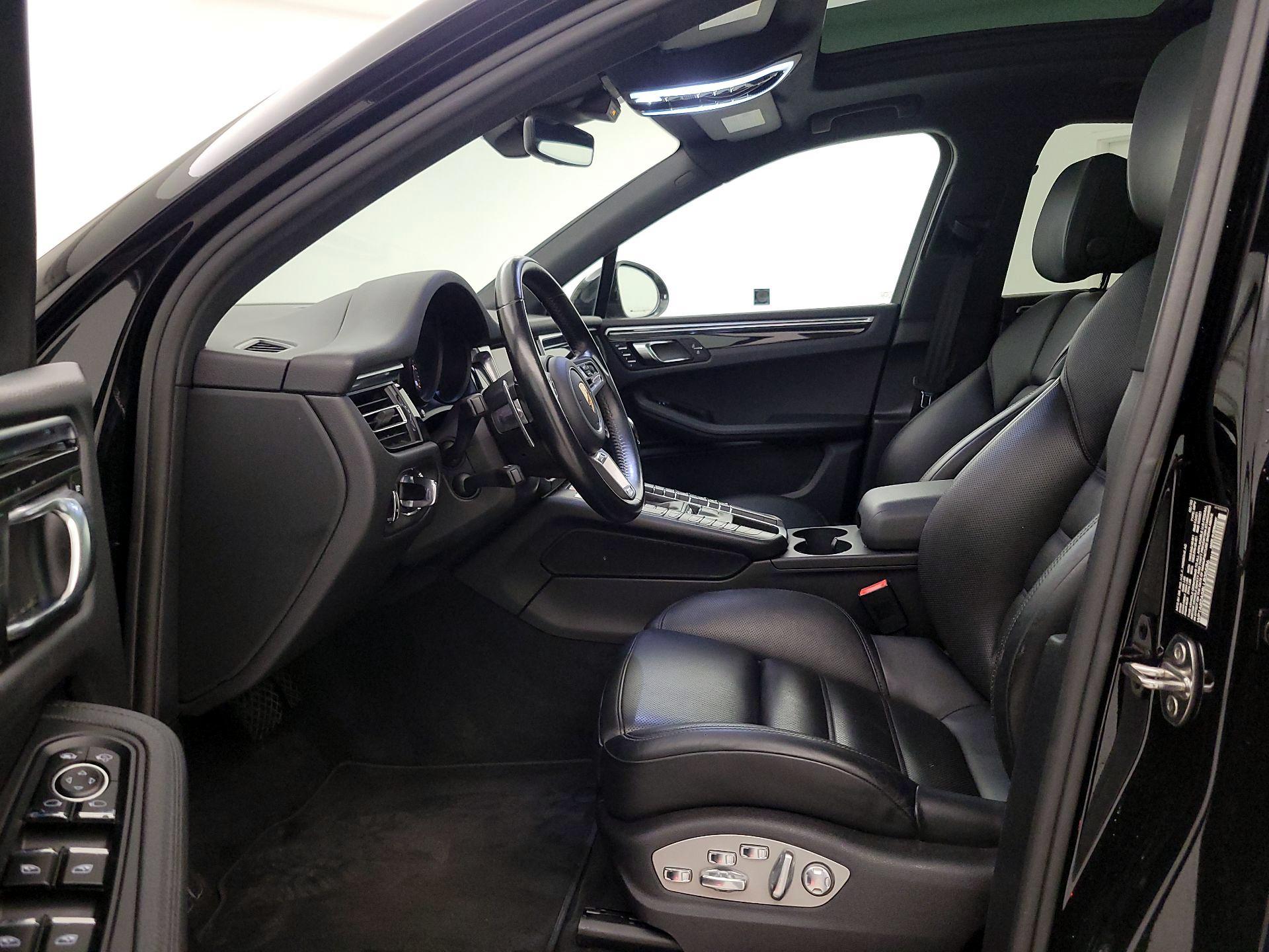 Thumbnail: 2020 Porsche Macan - 11