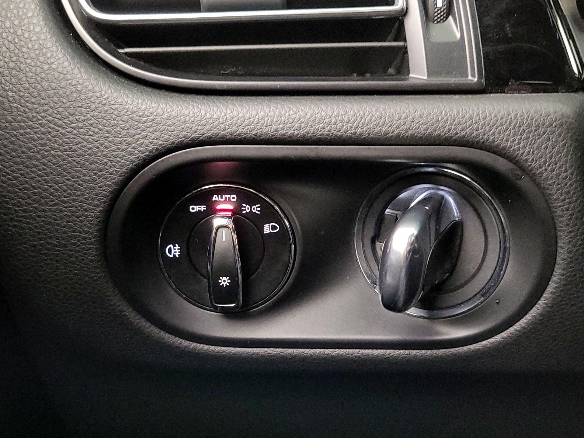 Thumbnail: 2020 Porsche Macan - 13