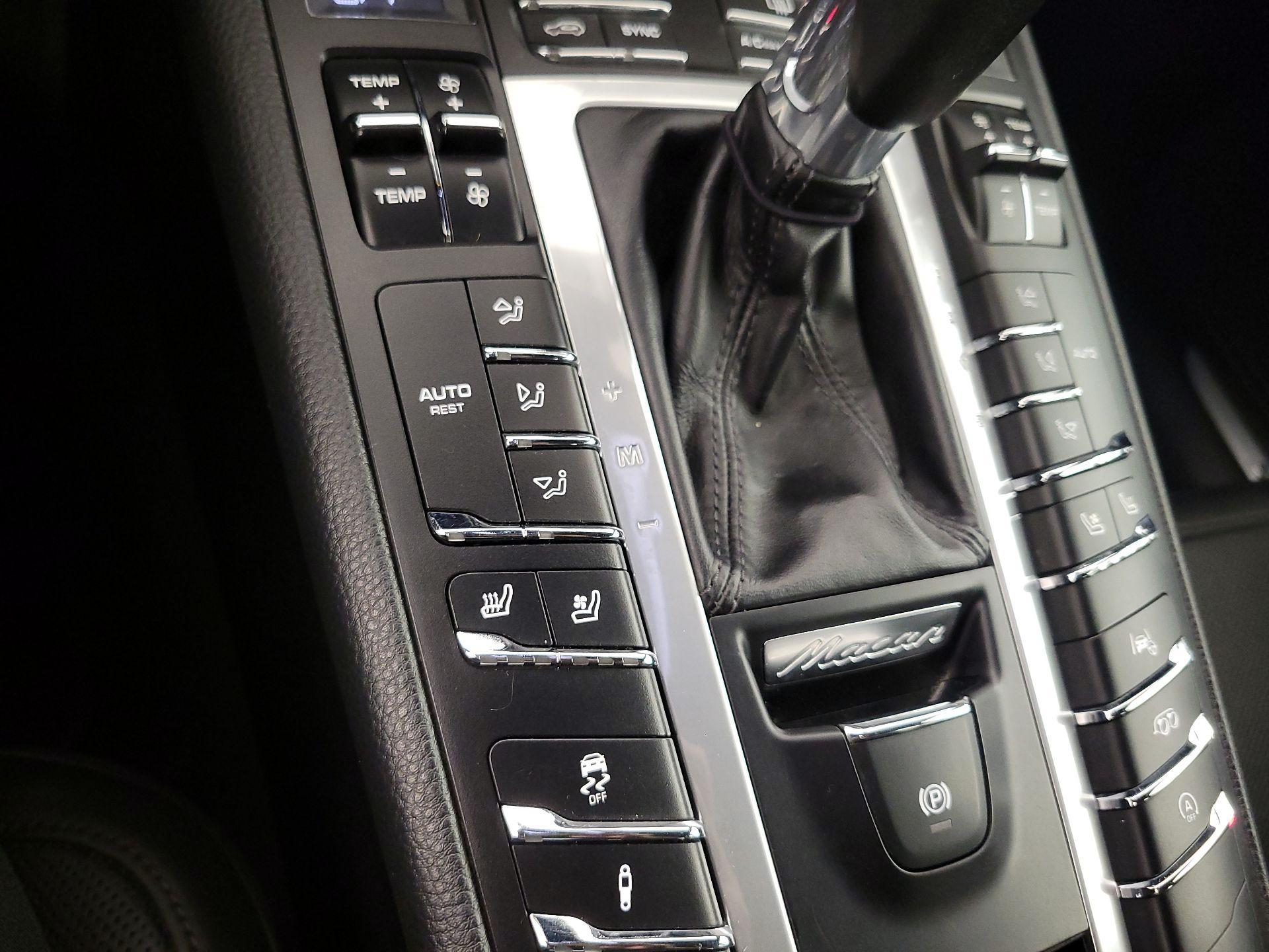 Thumbnail: 2020 Porsche Macan - 17