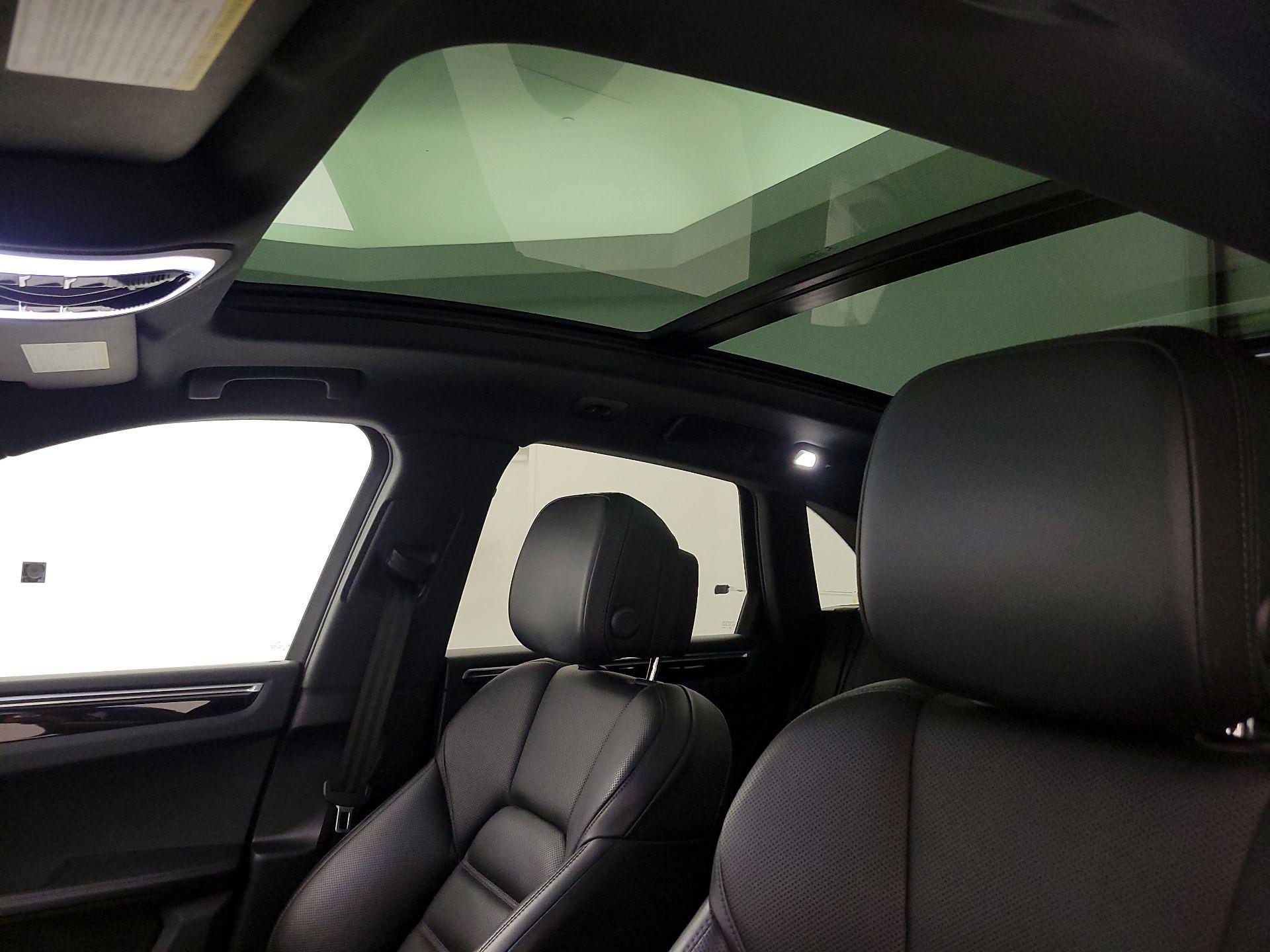 Thumbnail: 2020 Porsche Macan - 20