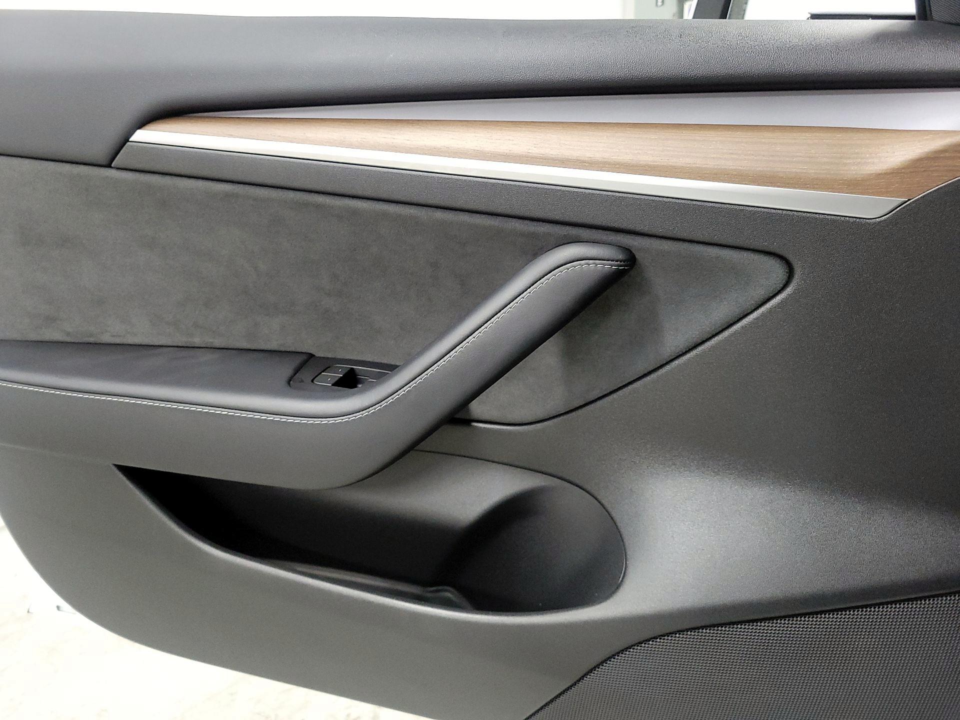 Thumbnail: 2022 Tesla Model 3 - 12