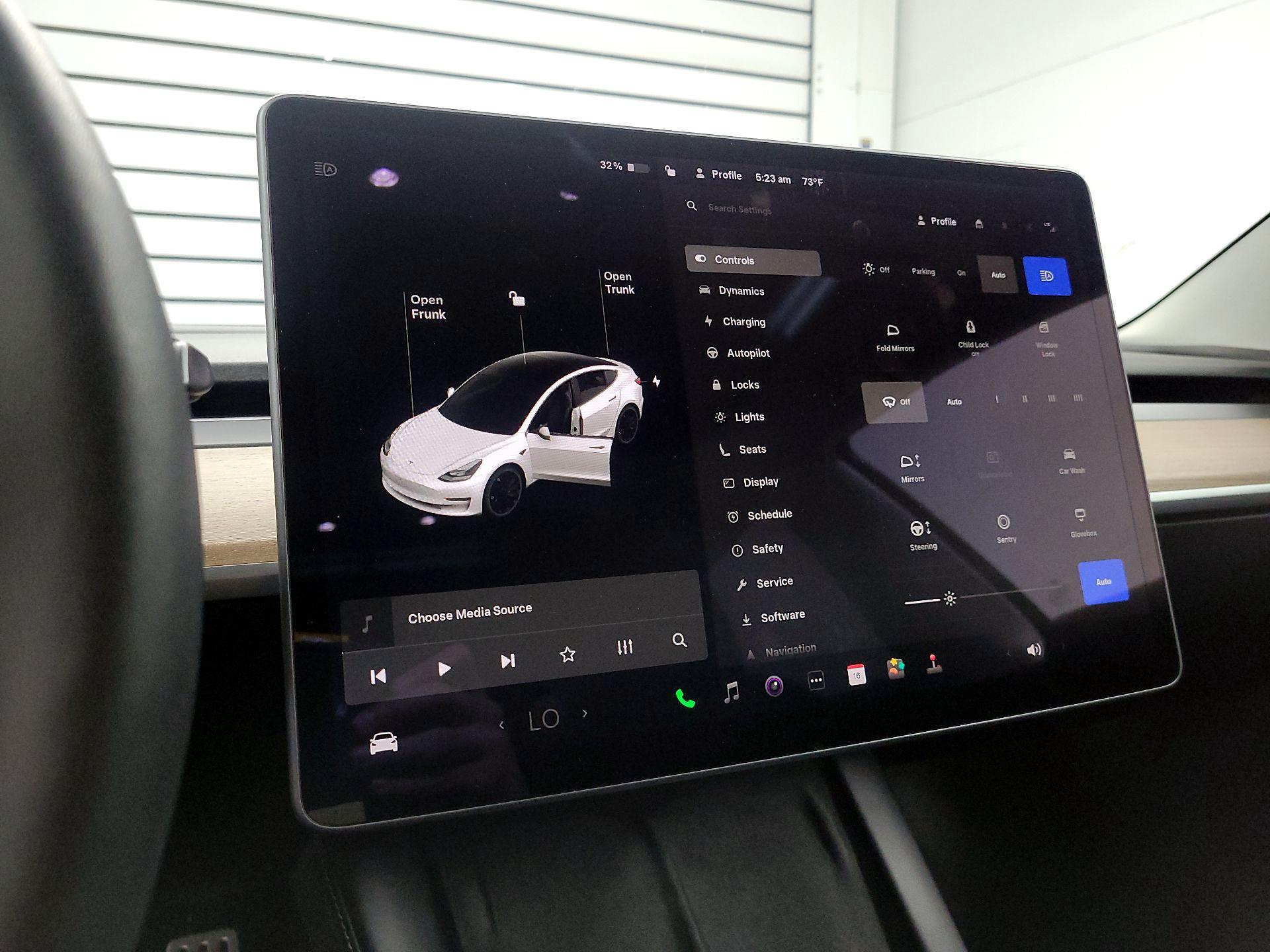 Thumbnail: 2022 Tesla Model 3 - 14
