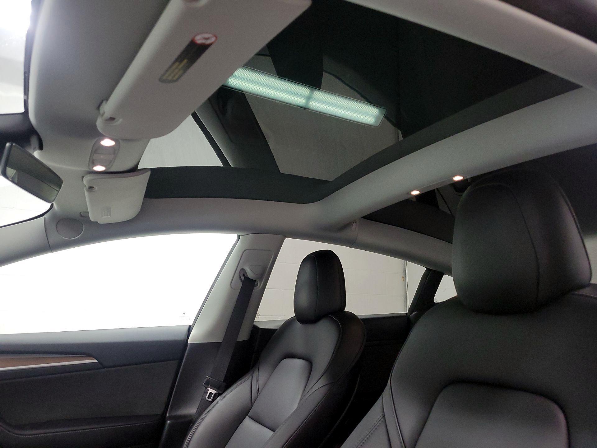 Thumbnail: 2022 Tesla Model 3 - 17