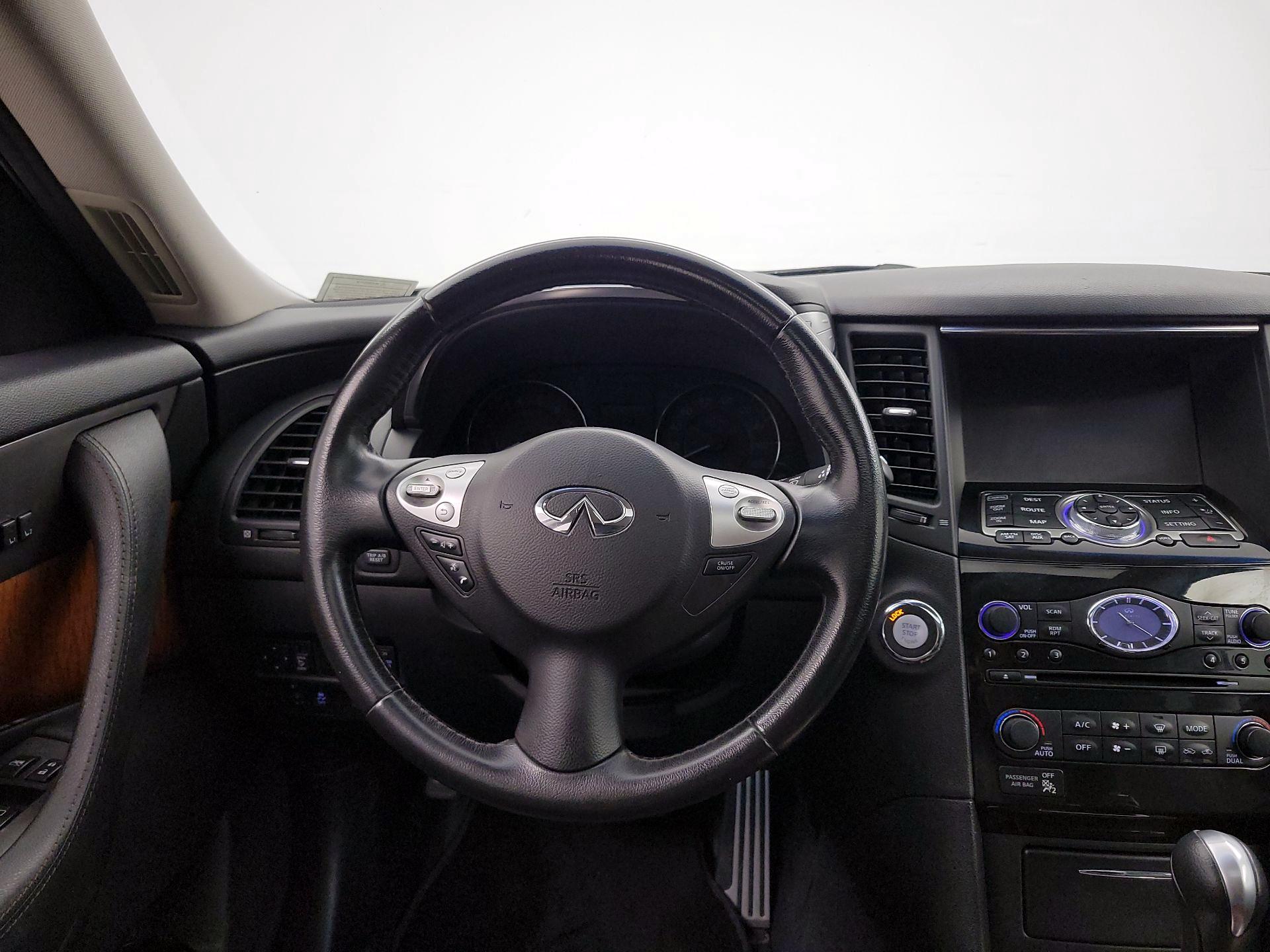 Thumbnail: 2015 INFINITI QX70 - 10