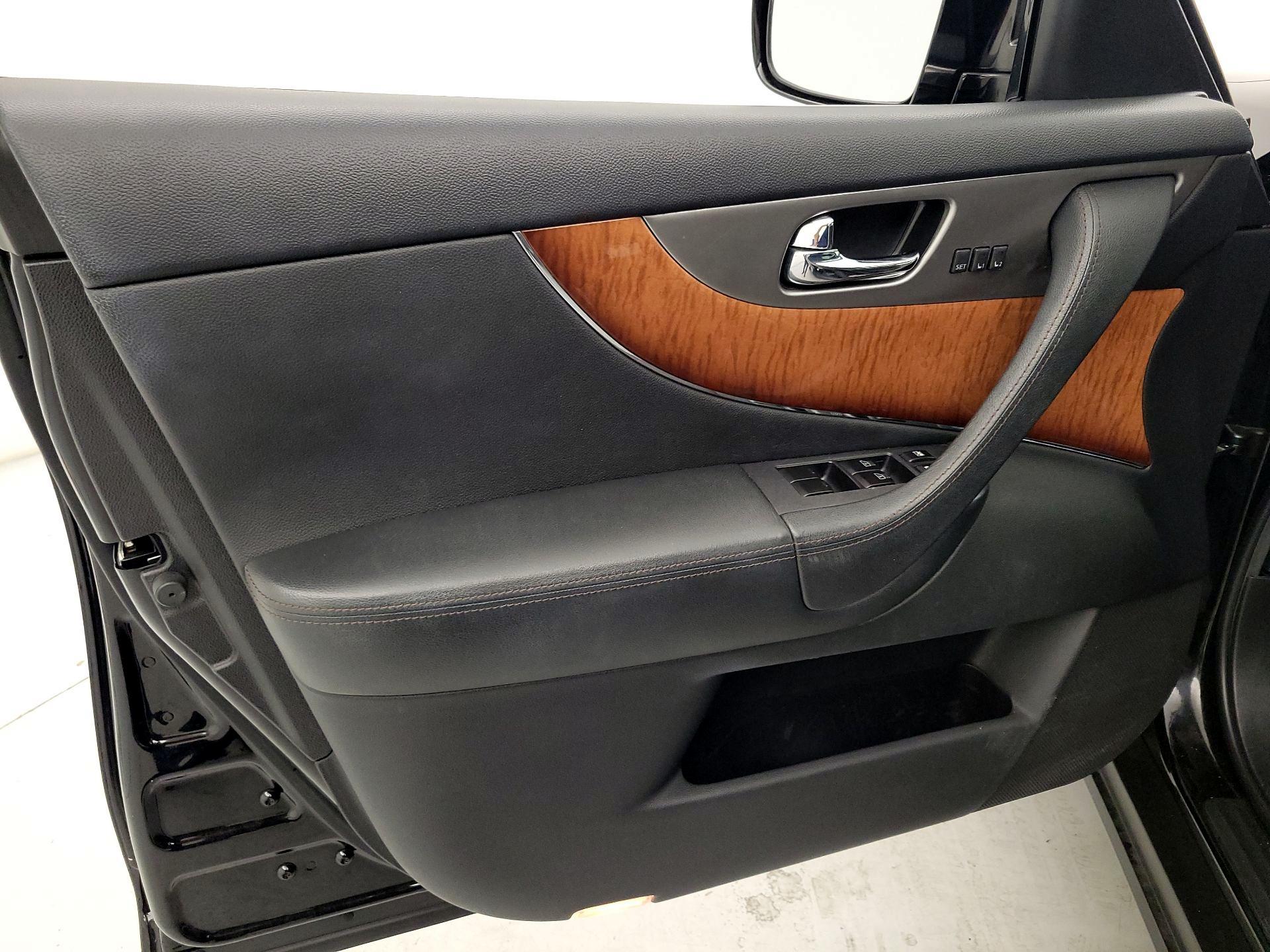 Thumbnail: 2015 INFINITI QX70 - 12
