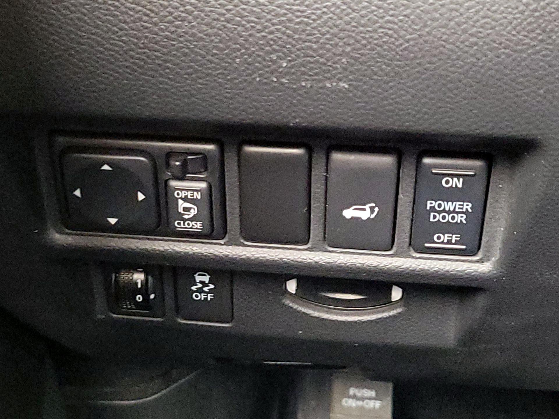 Thumbnail: 2015 INFINITI QX70 - 13