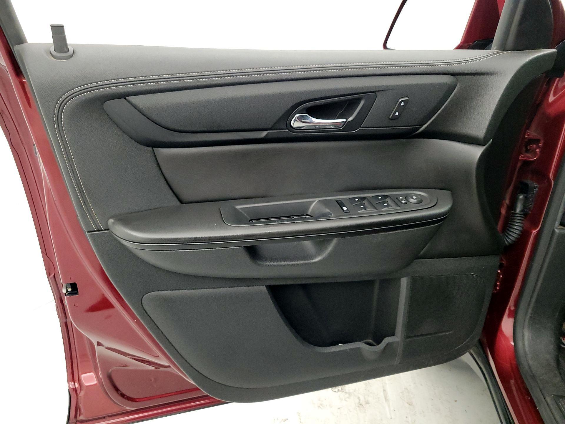 Thumbnail: 2017 Chevrolet Traverse - 12
