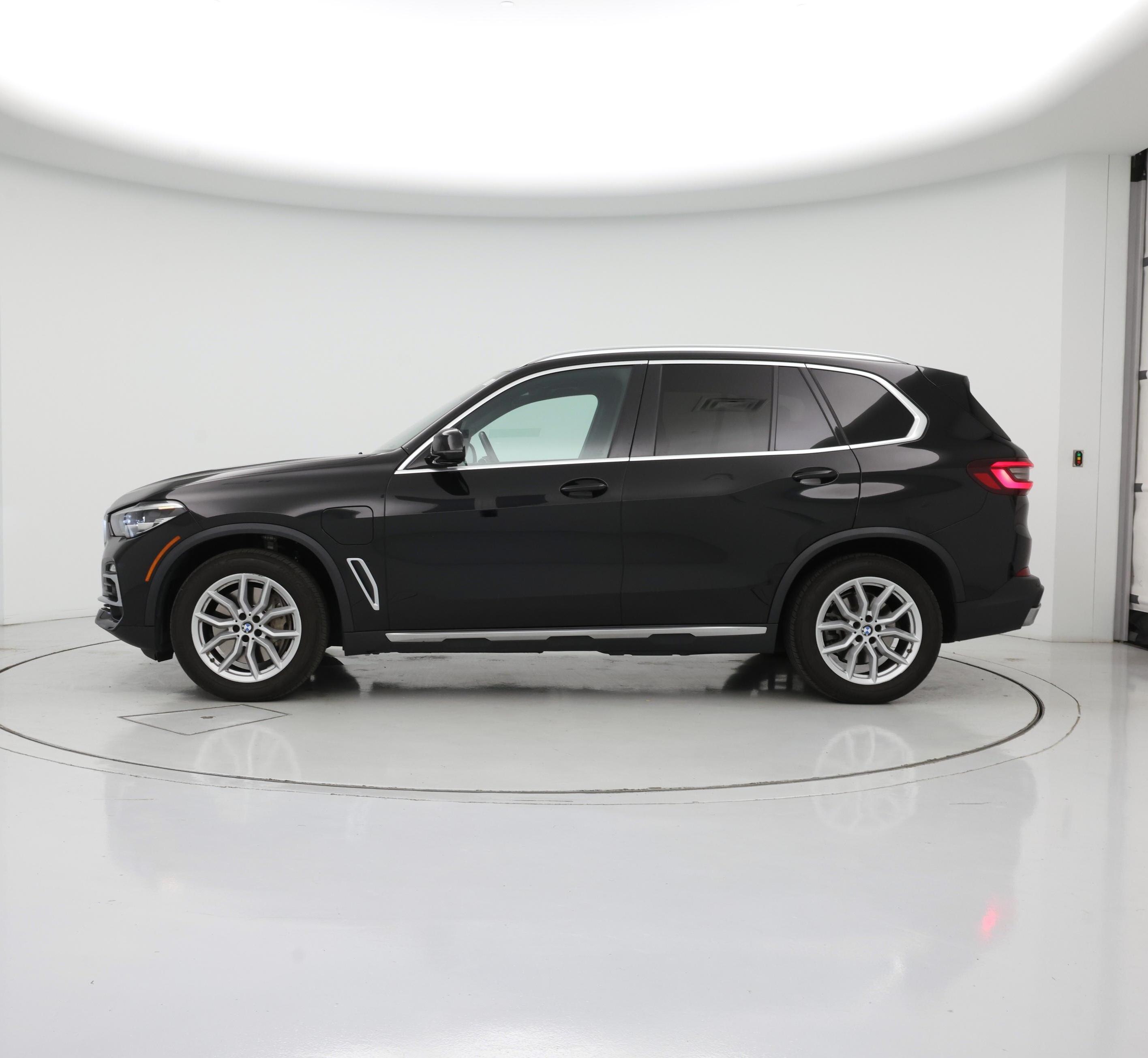 Thumbnail: 2021 BMW X5 - 3
