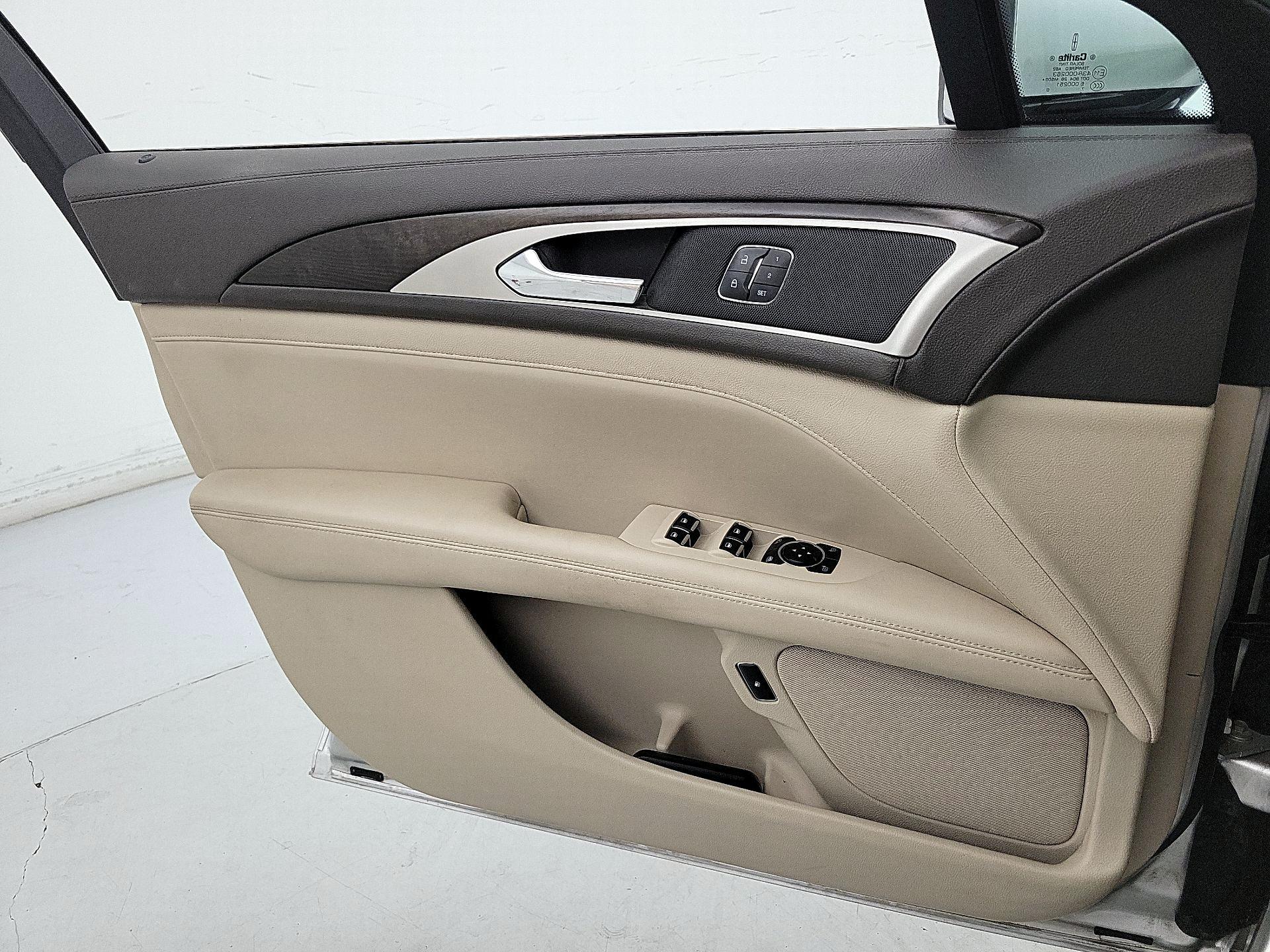 Thumbnail: 2017 Lincoln MKZ - 12