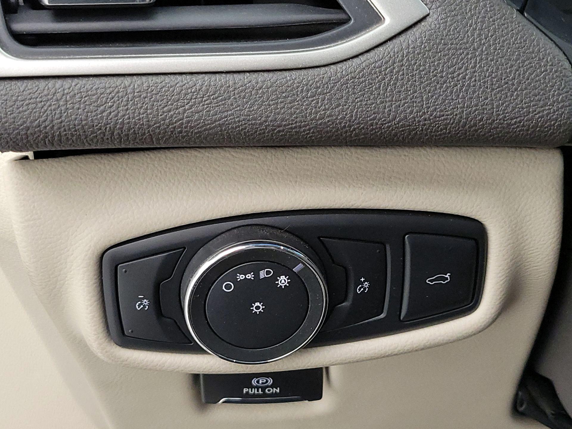 Thumbnail: 2017 Lincoln MKZ - 13