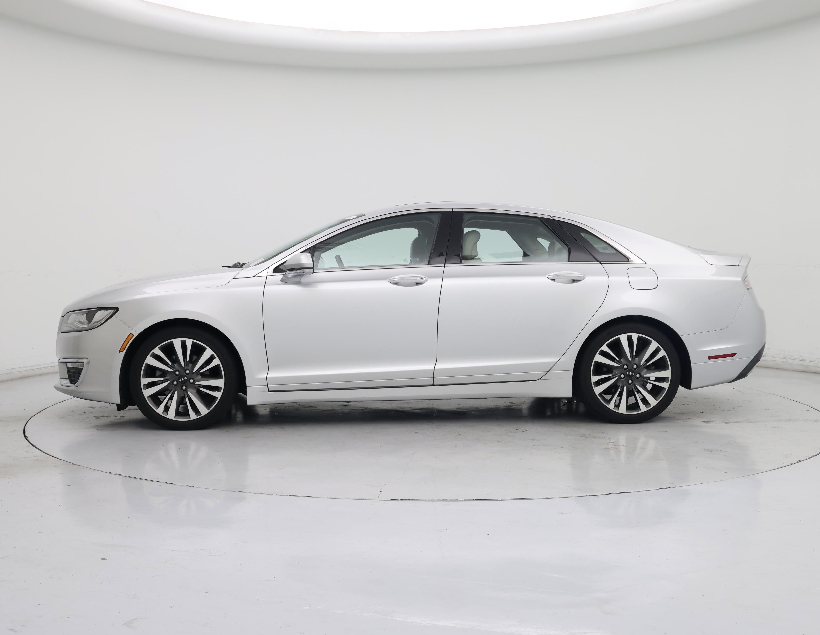 Thumbnail: 2017 Lincoln MKZ - 3