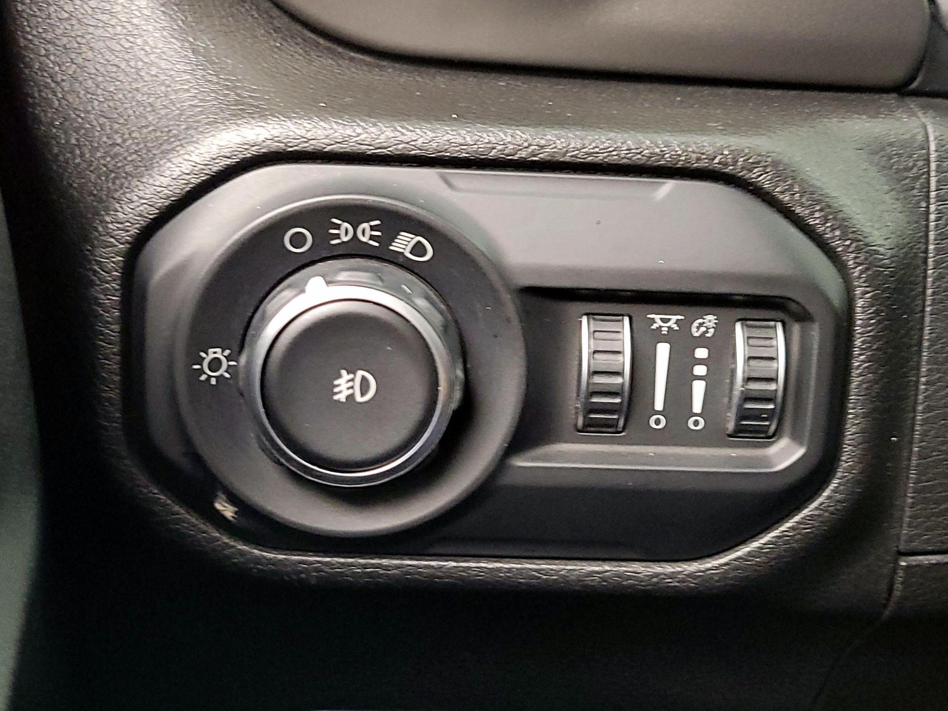 Thumbnail: 2019 Jeep Wrangler - 13