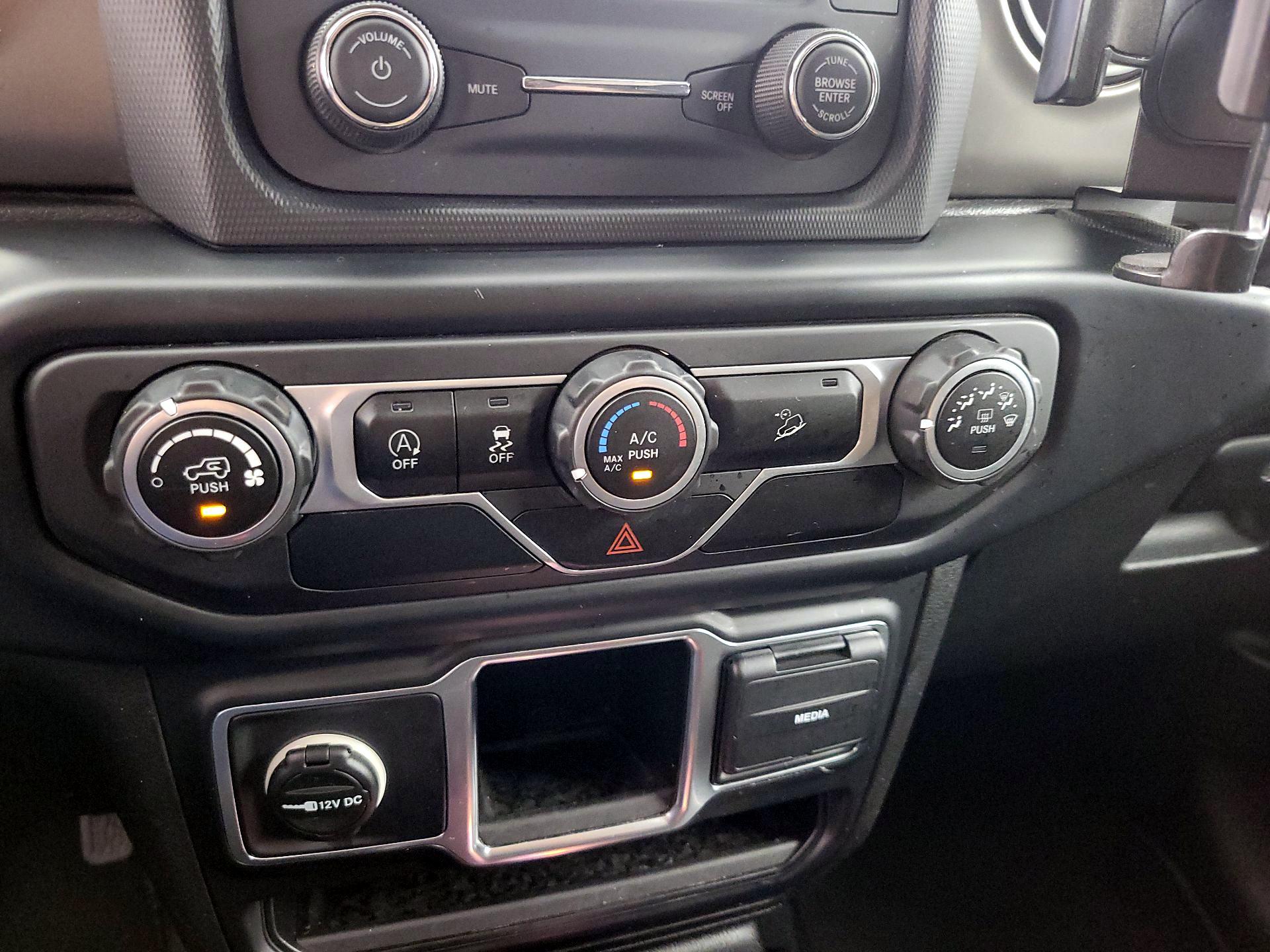Thumbnail: 2019 Jeep Wrangler - 17