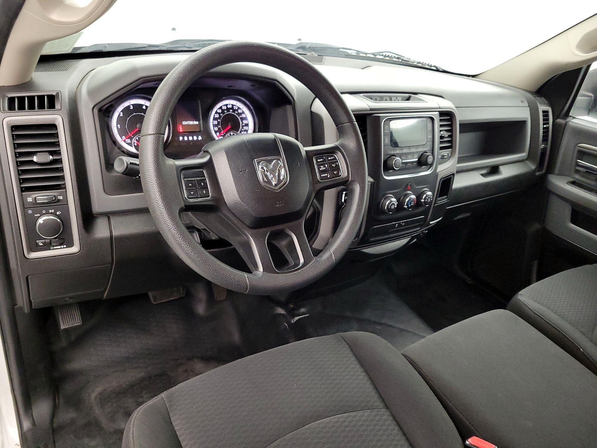 Thumbnail: 2019 RAM 1500 Classic - 9