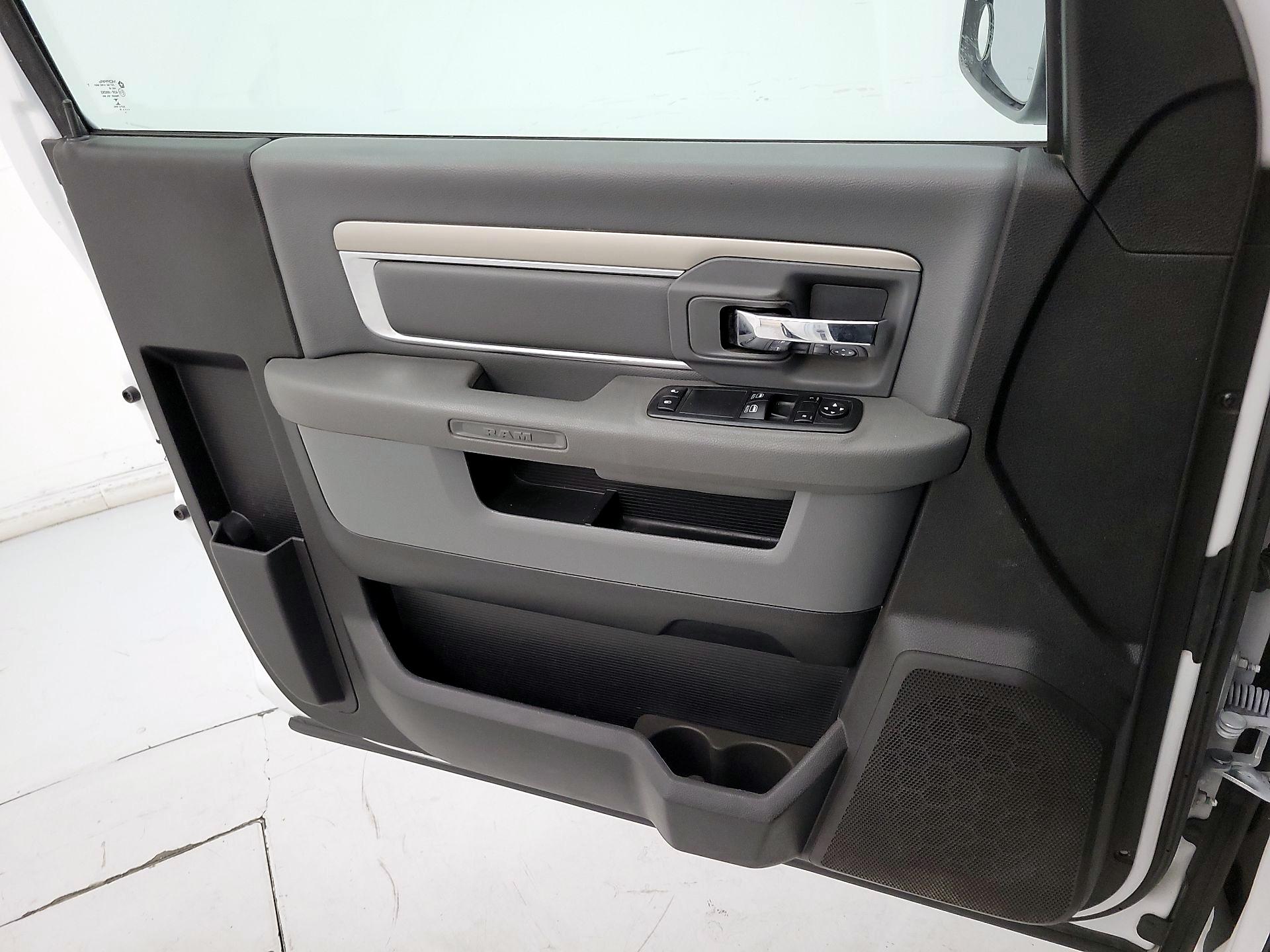 Thumbnail: 2019 RAM 1500 Classic - 12