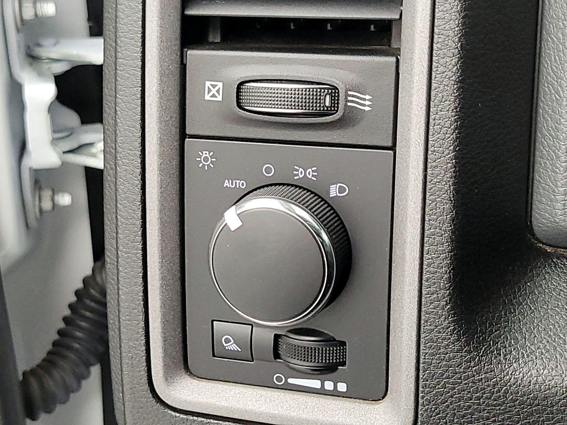 Thumbnail: 2019 RAM 1500 Classic - 13