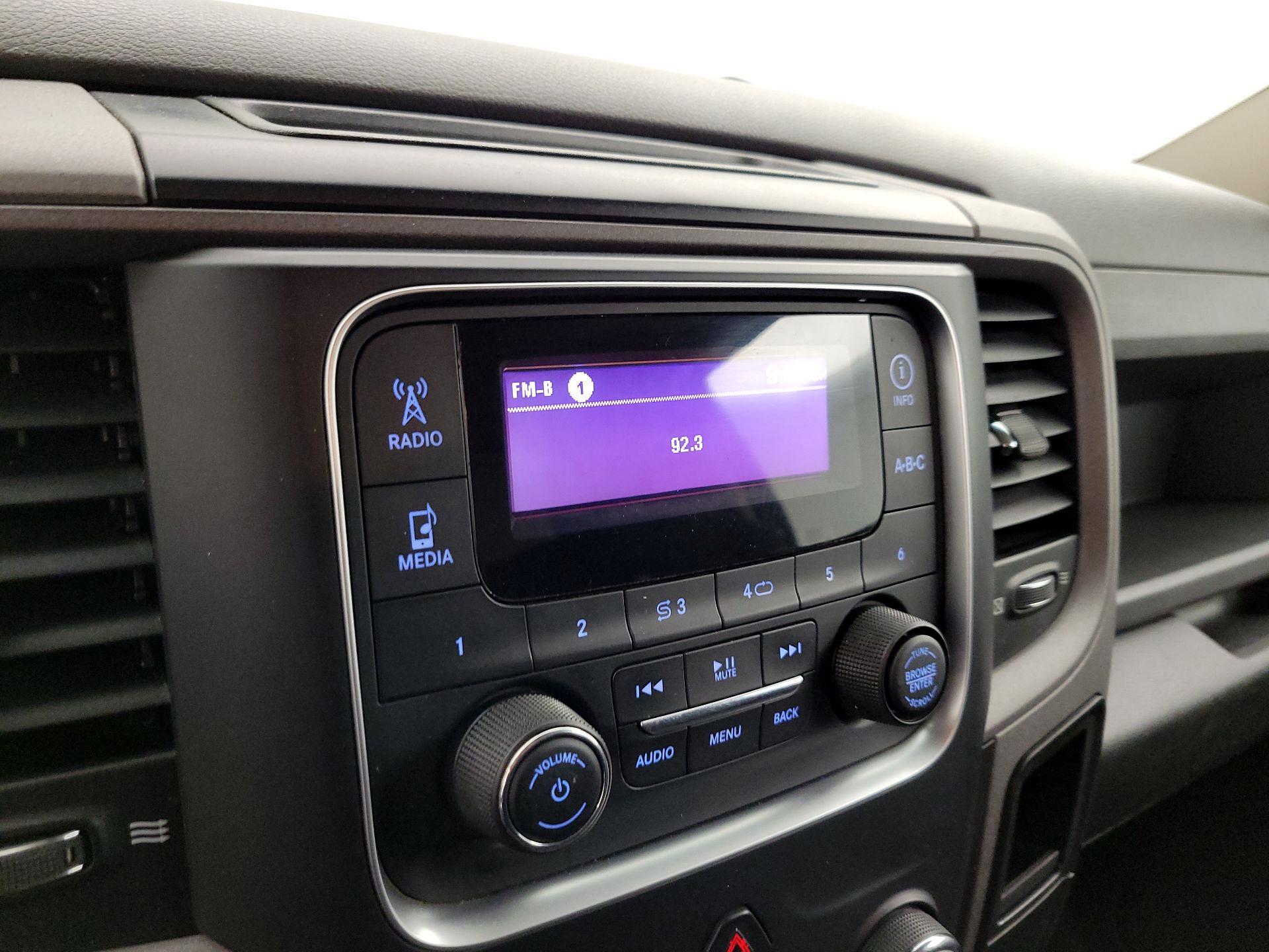 Thumbnail: 2019 RAM 1500 Classic - 15