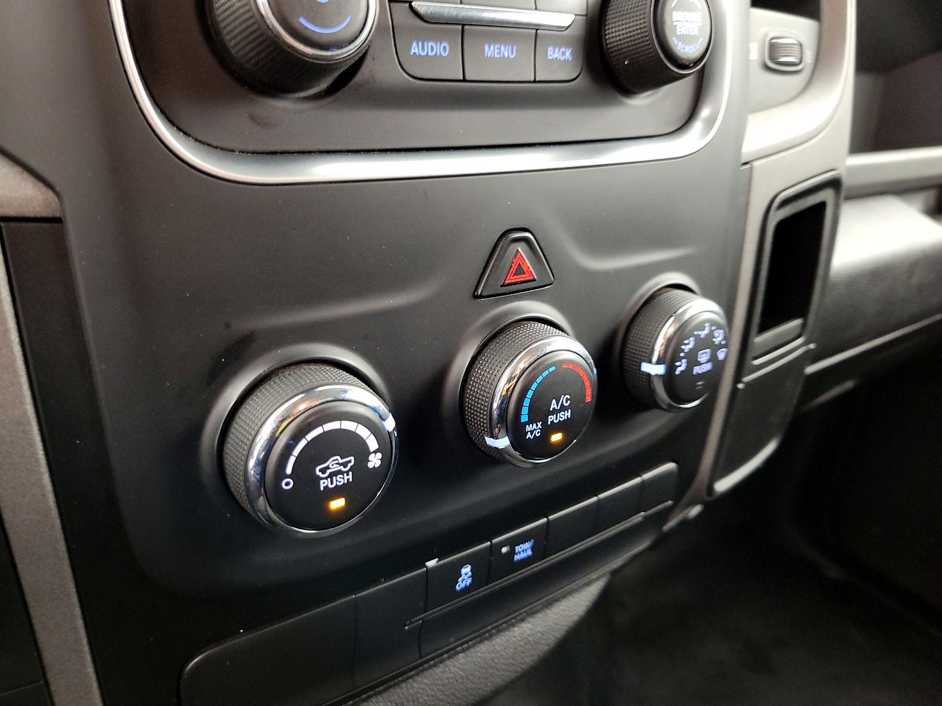 Thumbnail: 2019 RAM 1500 Classic - 16