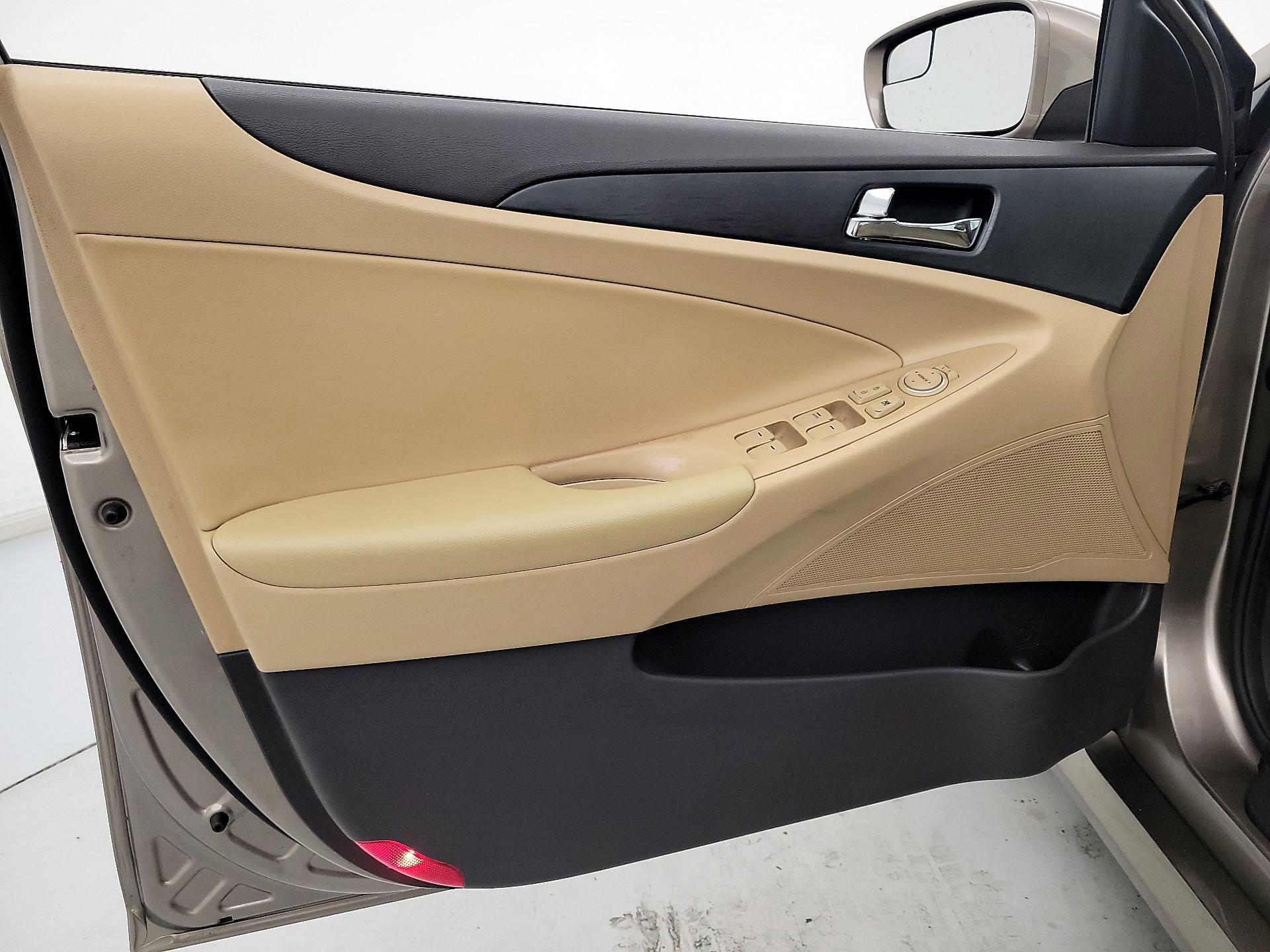 Thumbnail: 2014 Hyundai Sonata - 12