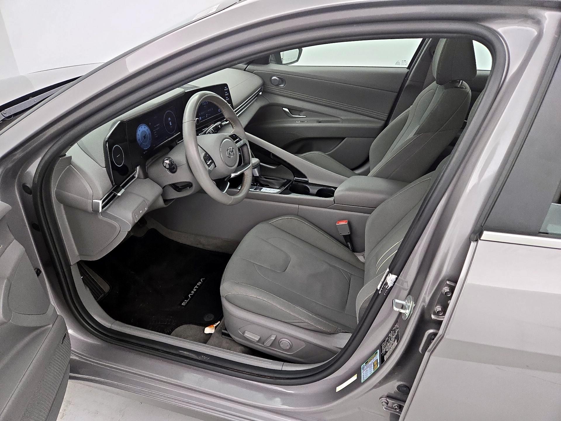 Thumbnail: 2022 Hyundai Elantra - 11